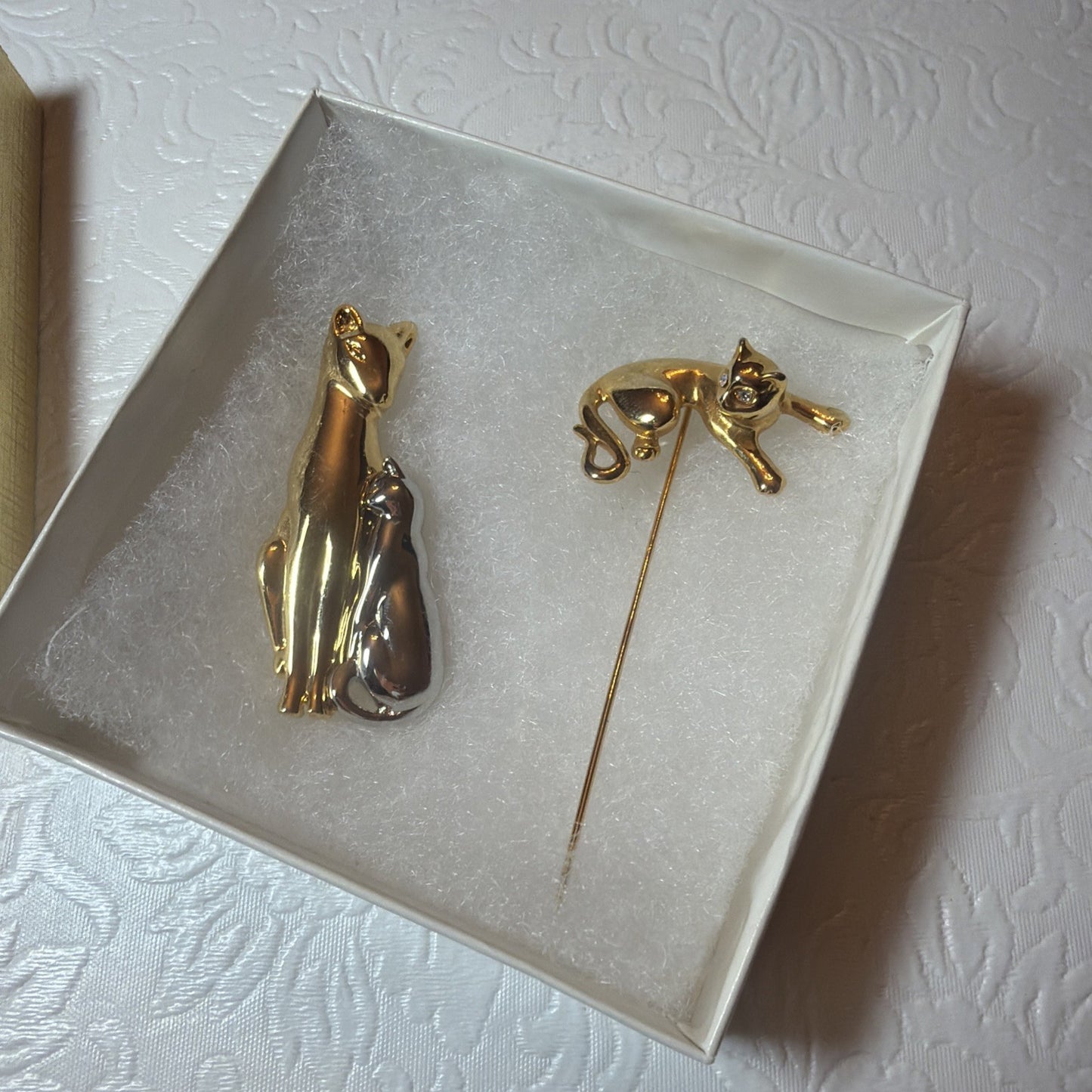 Vintage Weingeroff Cat Brooch Kitten Stick Pin Jewelry Lot of 2 pins with Case