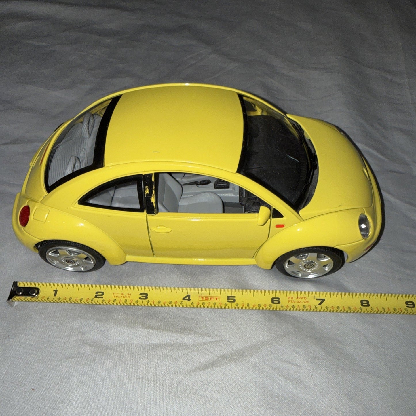 1998 Volkswagen Beetle Yellow 1 18 Diecast Bburago Gold Collection Italy