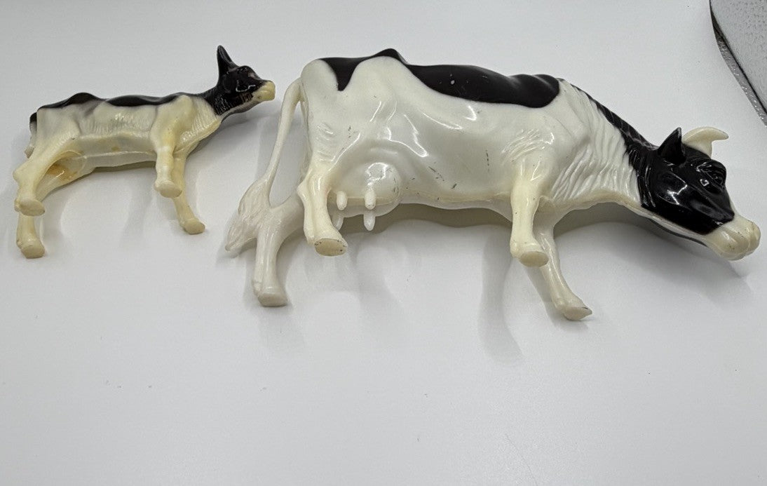 Vintage Plastic Farm Animals Black White Dairy Cow Family Figures Lot of 4 Toys