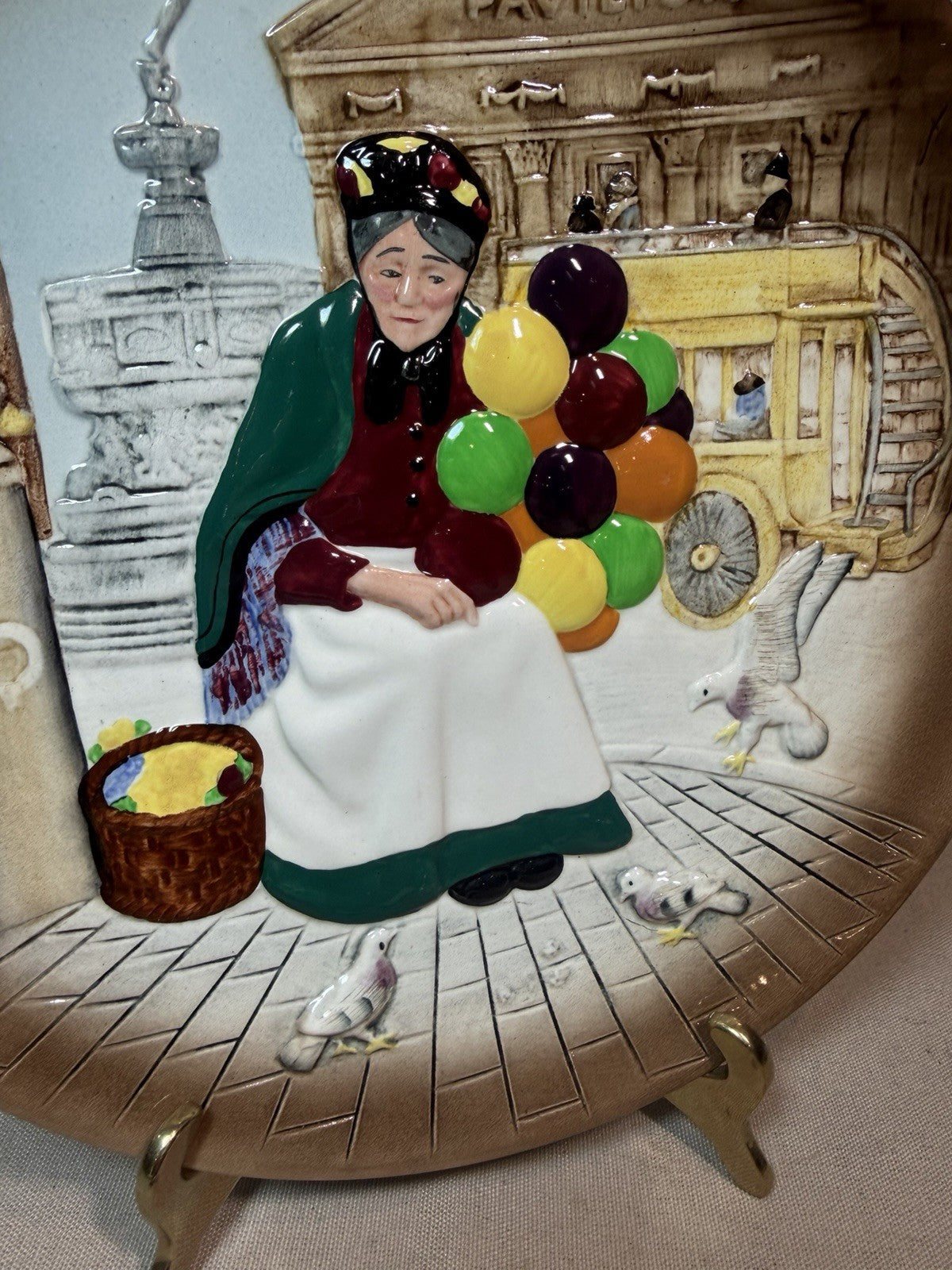 Royal Doulton The Old Balloon Seller Plate D6649 Mint 1979 England