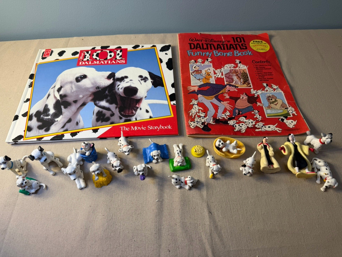 Vintage 1996 McDonalds 101 Dalmatians Toy Lot 21pc Cruella & 1978 Smuckers Book