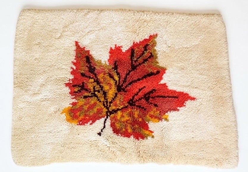 Vintage Latch Hook Rug Autumn Maple Leaf Fall Wall Hanging Accent Mat 37x27