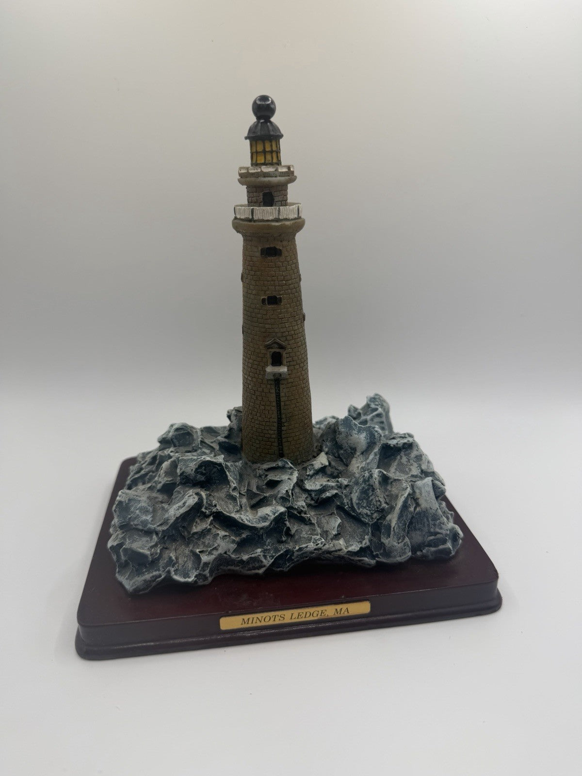 Oneida Studios Minots Ledge MA Lighthouse Figurine Resin 6.5 Inch Coastal Decor