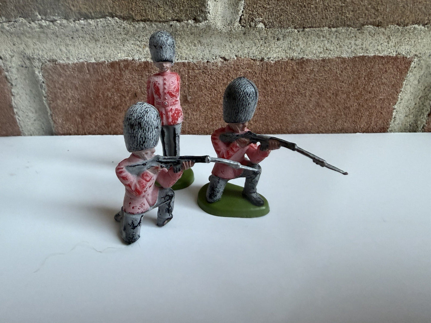 Vintage Britains Deetail Toy Soldier Lot Guardsmen Cannon Sentry Plastic Figures