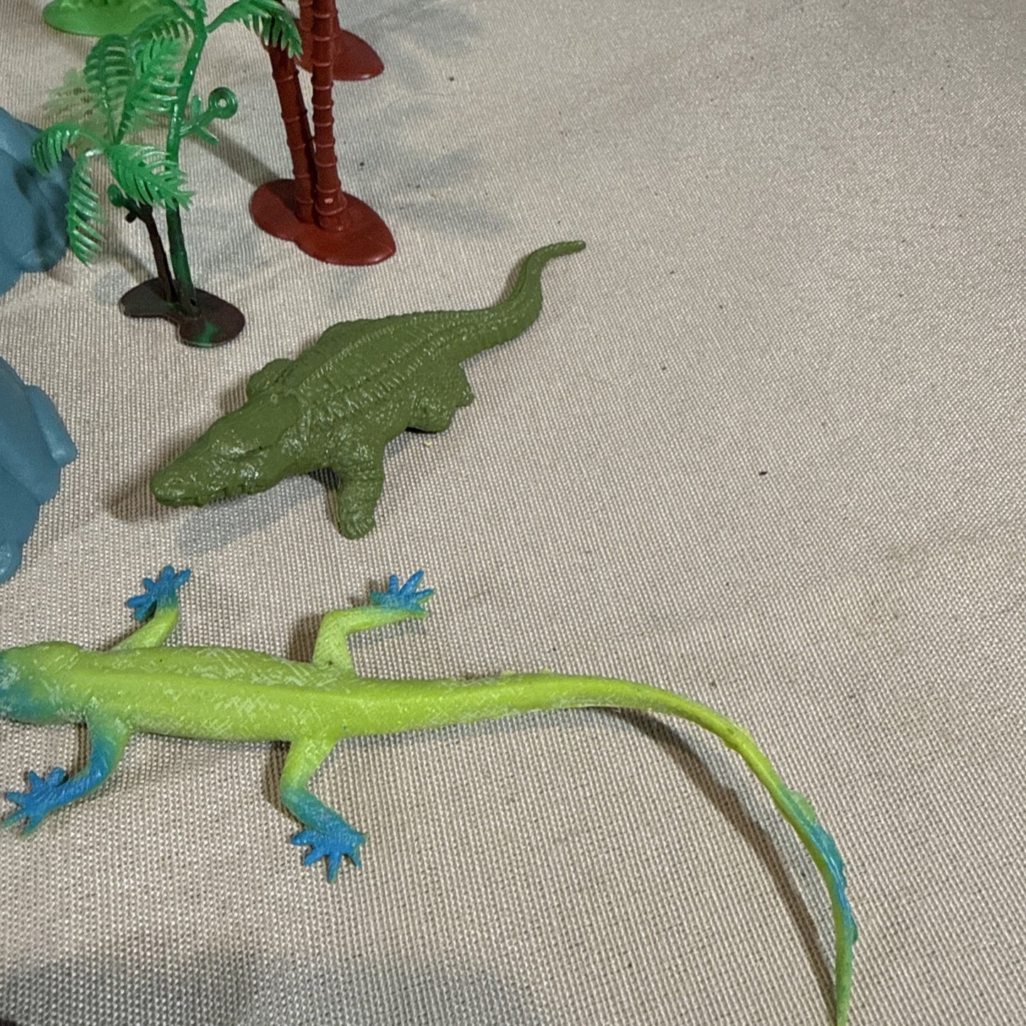 Toy Scenery Pieces Water Animal Lot Diorama Trees Rocks Mixed Accessories