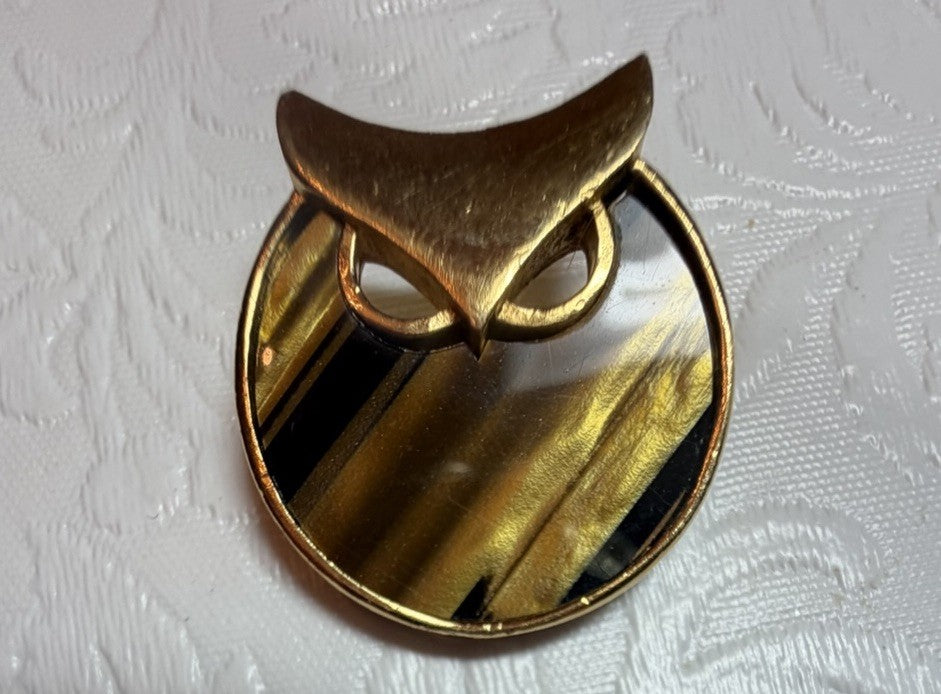 Trifari Owl Brooch Crown Trifari Signed Tiger Eye Lucite Vintage Pin 1"