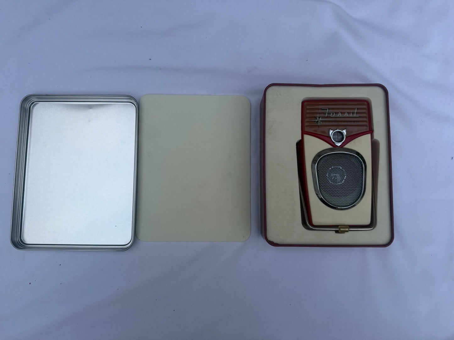 Vtg Fossil Futurephonic AM FM Radio Retro Transistor Tin Box ML-2130 Works