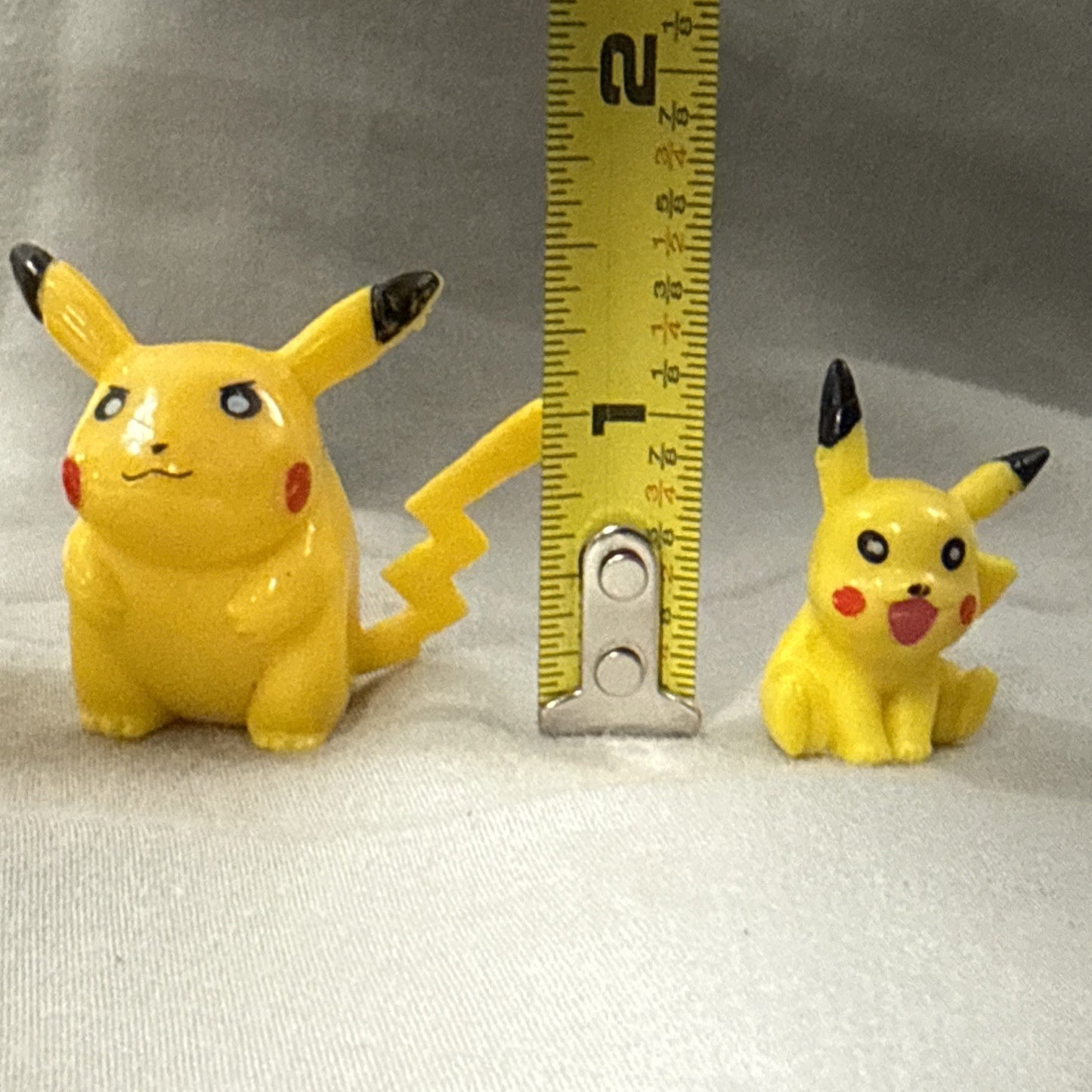 Nintendo Tomy Pokemon Pikachu Figure Lot 4 Mini Figures Collectible