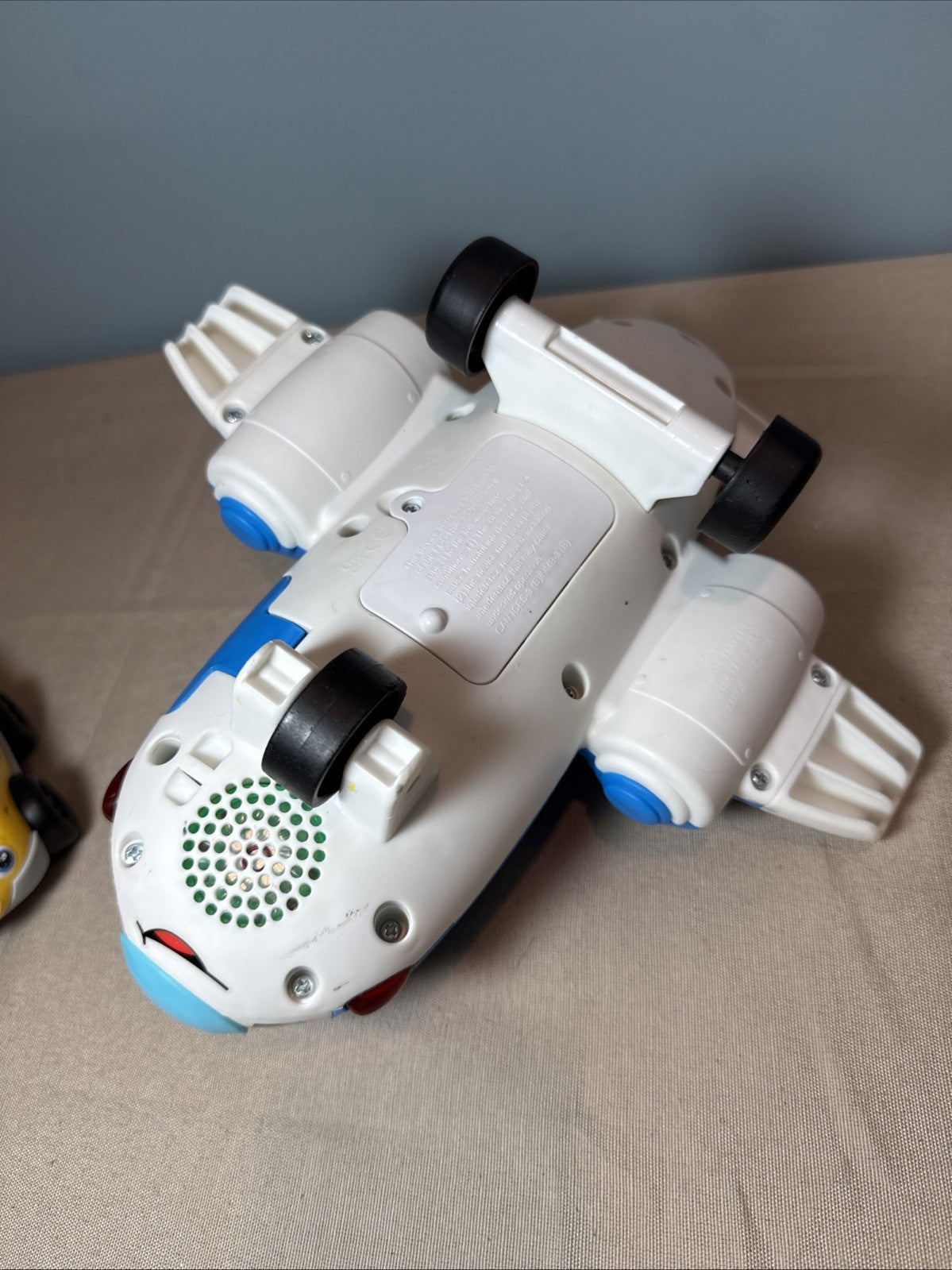 Fisher Price Little People Airplane with 3 Figures Taxi Vehicle Playset Vintage