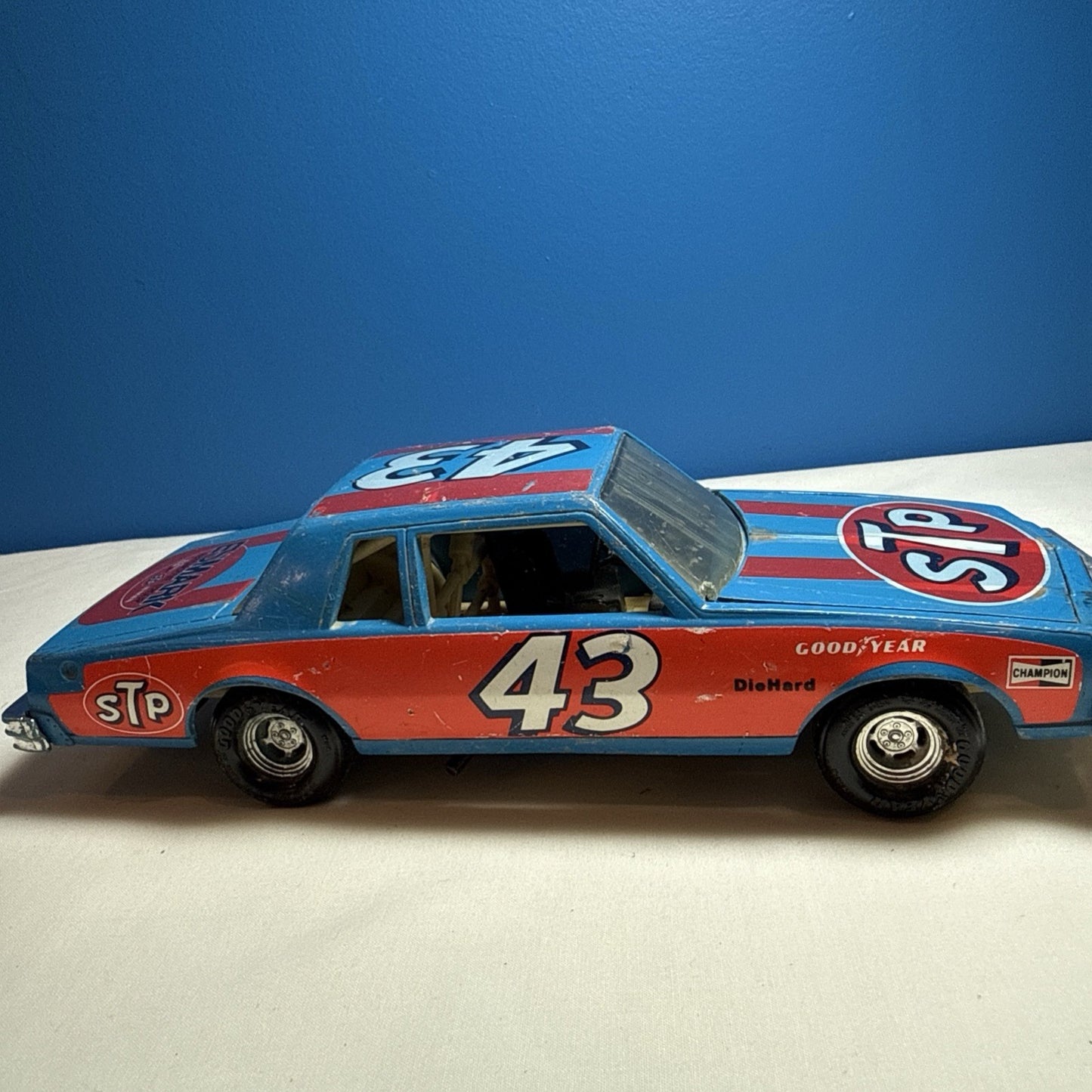 Vintage Ertl Richard Petty STP 43 1980 Chevrolet Caprice 1/24 NASCAR Diecast Car