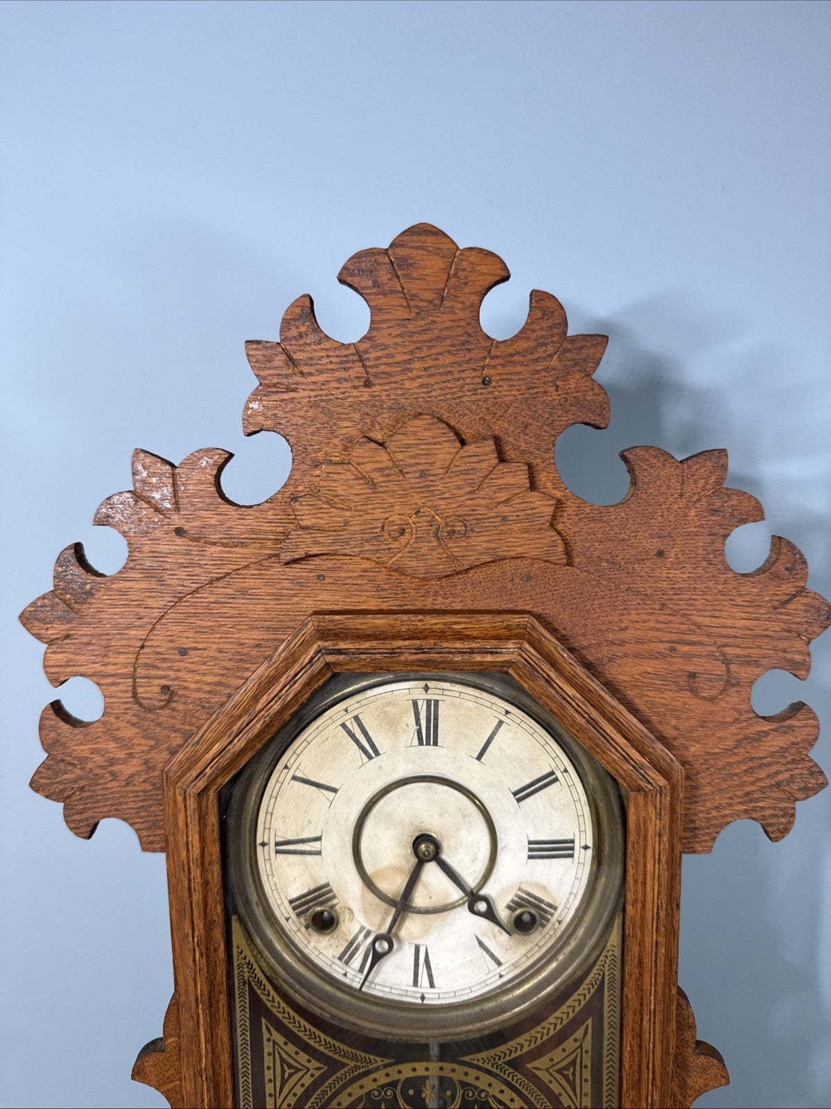 Antique E Ingraham Parlor Kitchen Mantel Clock Gingerbread Wood Case WORKS USA