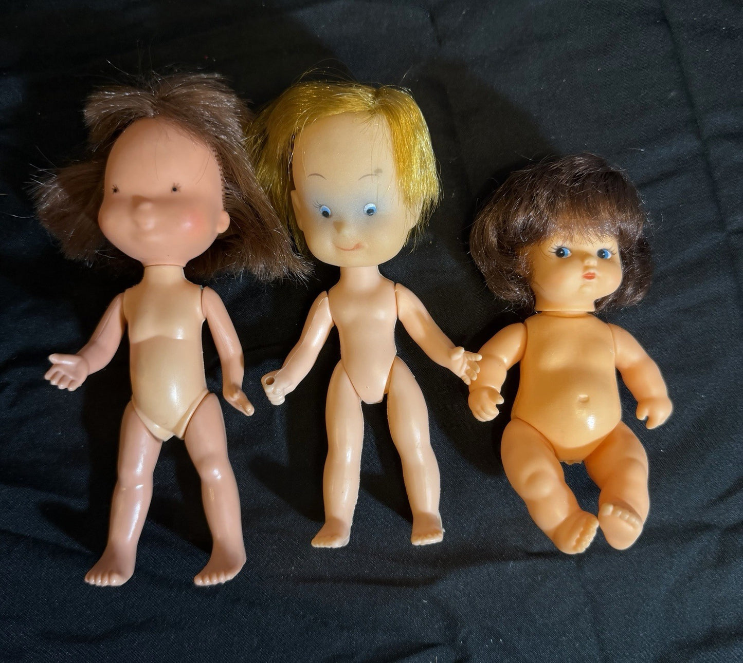 Vintage Lot of 3 Dolls Holly Hobbie, Hong Kong, Uneeda, Plus Clothes & 1970s Bag