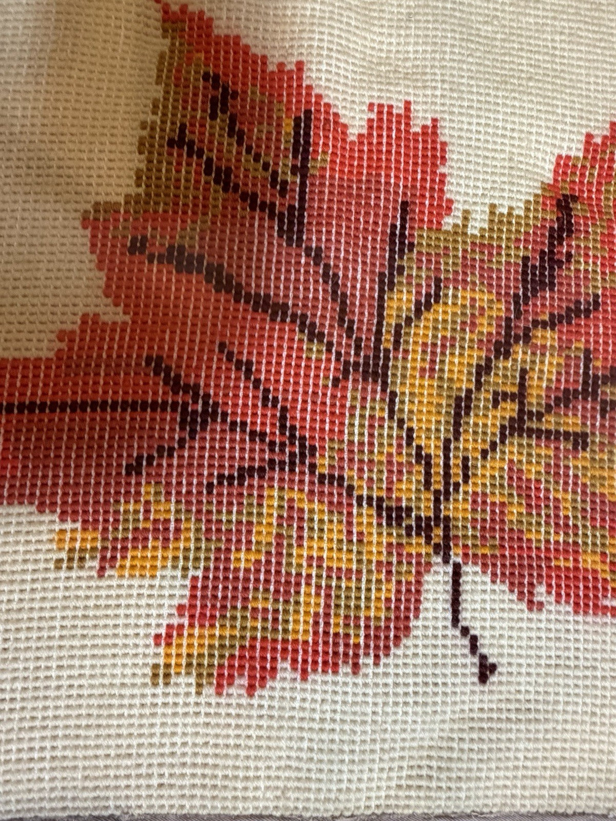 Vintage Latch Hook Rug Autumn Maple Leaf Fall Wall Hanging Accent Mat 37x27