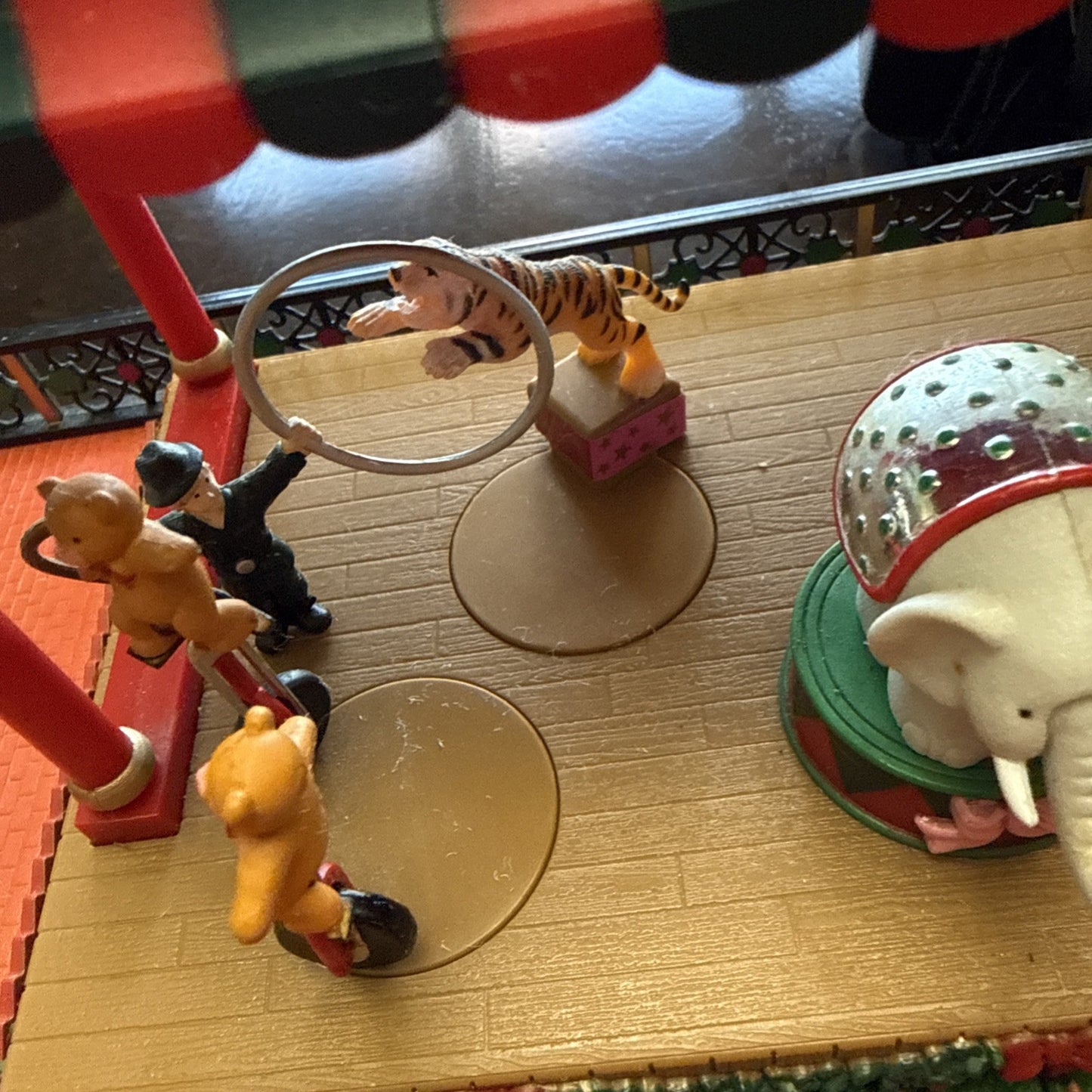 Maisto Santa Holiday Wonderland Animated Illuminated Christmas 1998 Works
