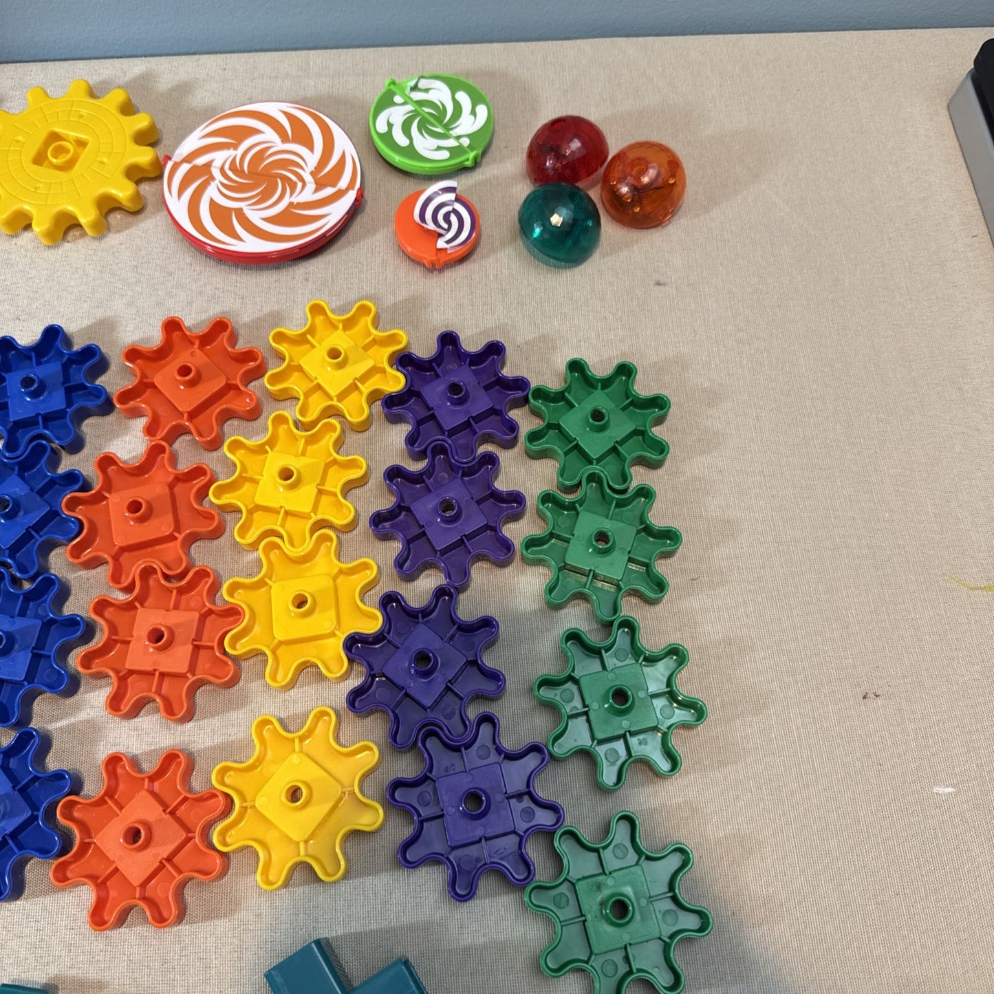 Gears Gears Gears Spin n Glow Learning Resources Motorized Play Set Complete