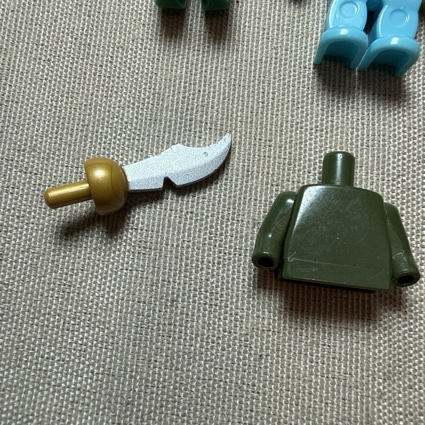 Vintage Best Lock Minifigures Parts Lot Sci Fi Aliens Torsos Accessories 7 Piece
