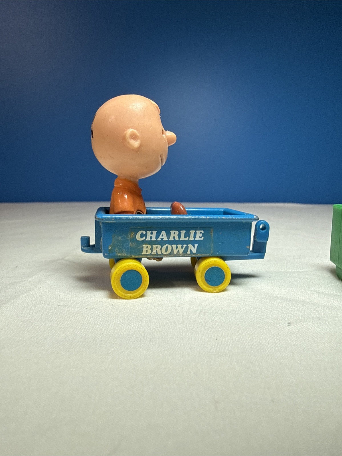 Vintage 1970s Peanuts Charlie Brown Lucy Connecting Carts Plastic Toy Lot of 4