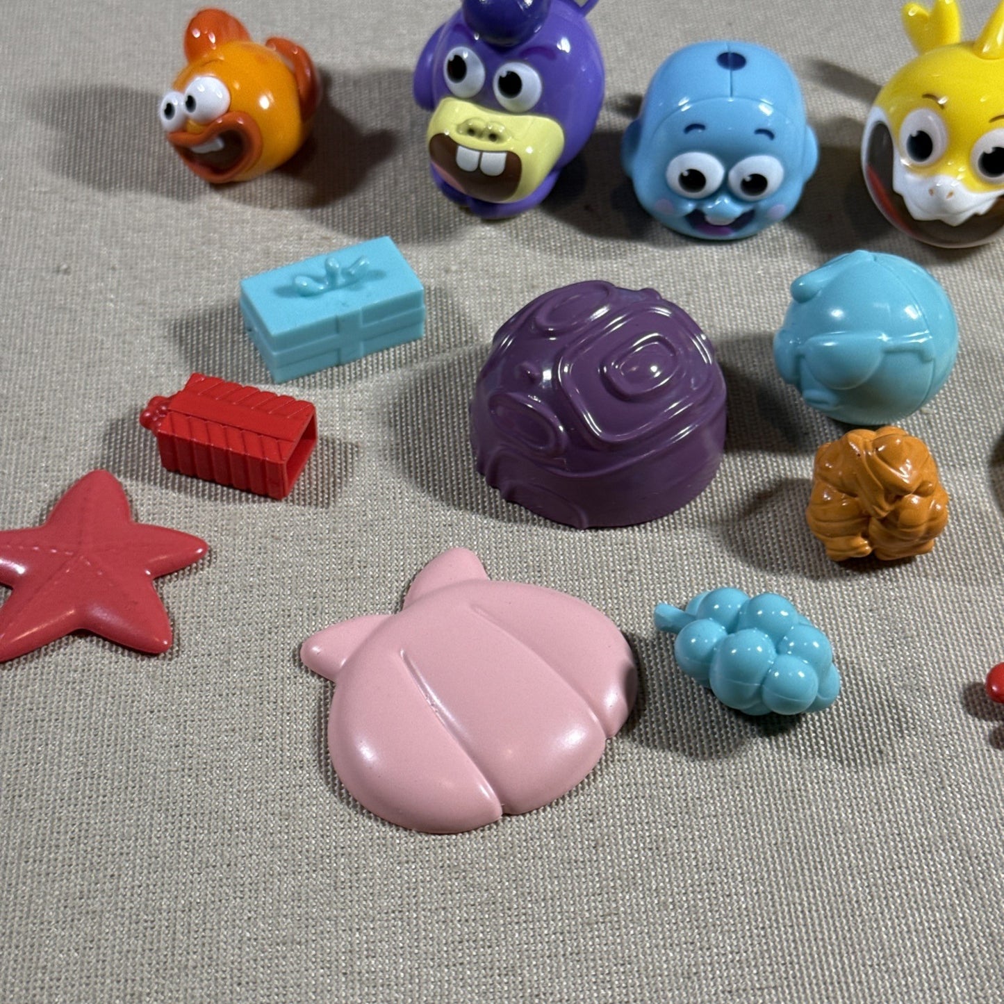 Baby Shark Big Show Fishmas Advent Calendar Figure Lot of 16 Pieces