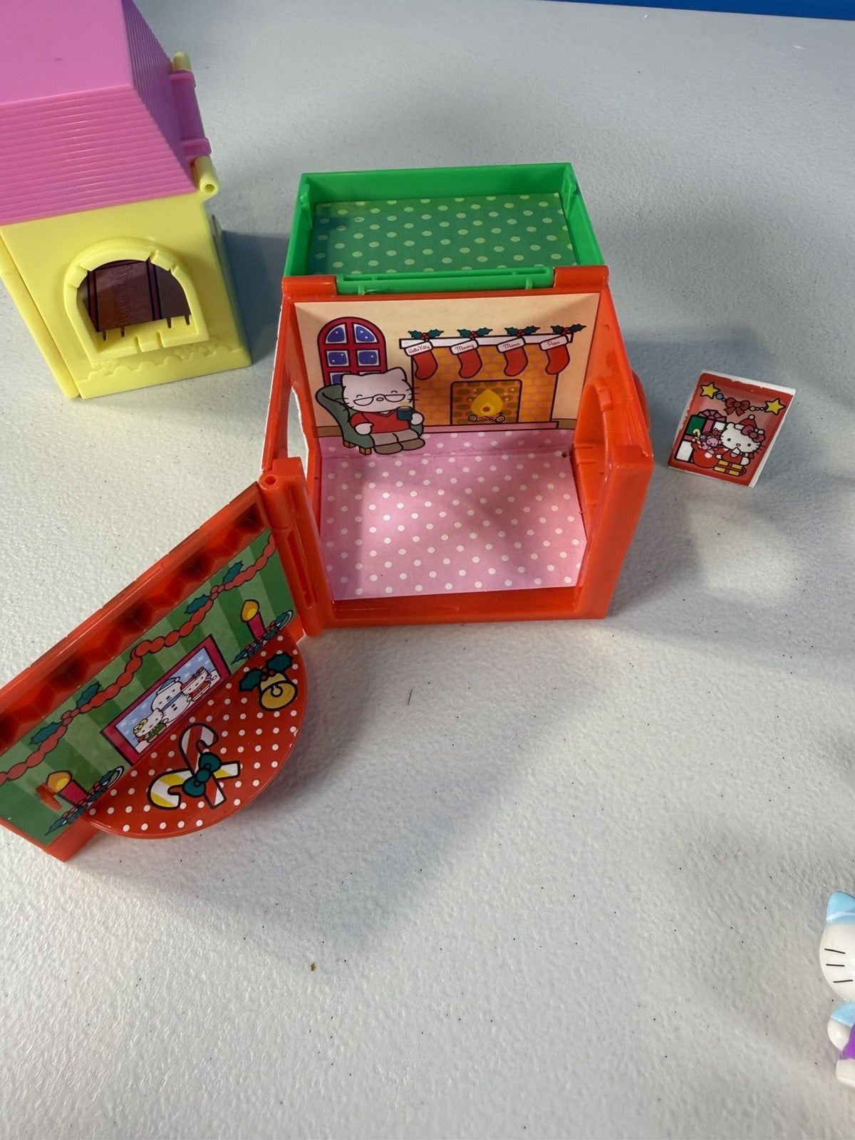Sanrio Hello Kitty Mini Building Playset Lot 6 Figures Accessories Toy Houses
