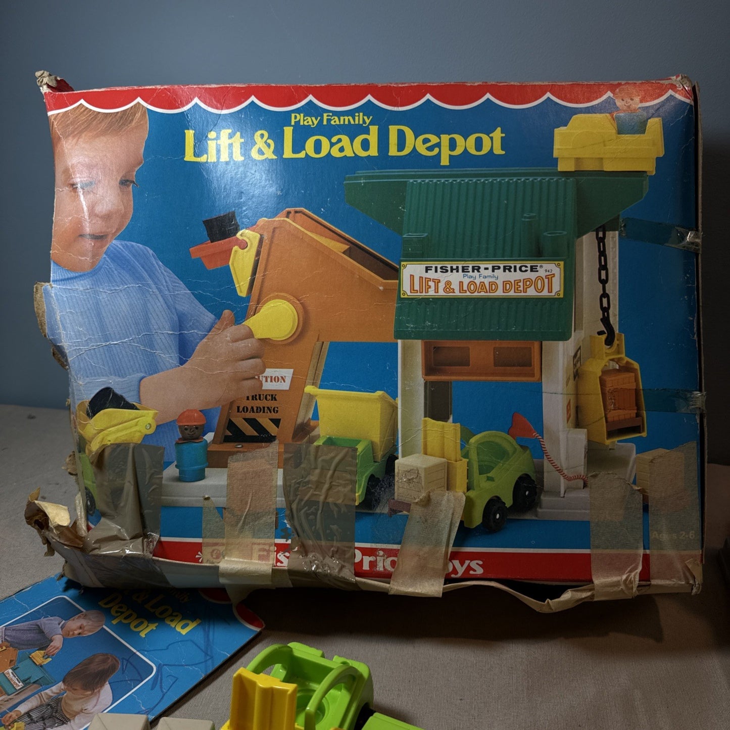 Vintage Fisher Price Little People Lift & Load Depot Construction Set COMPLETE