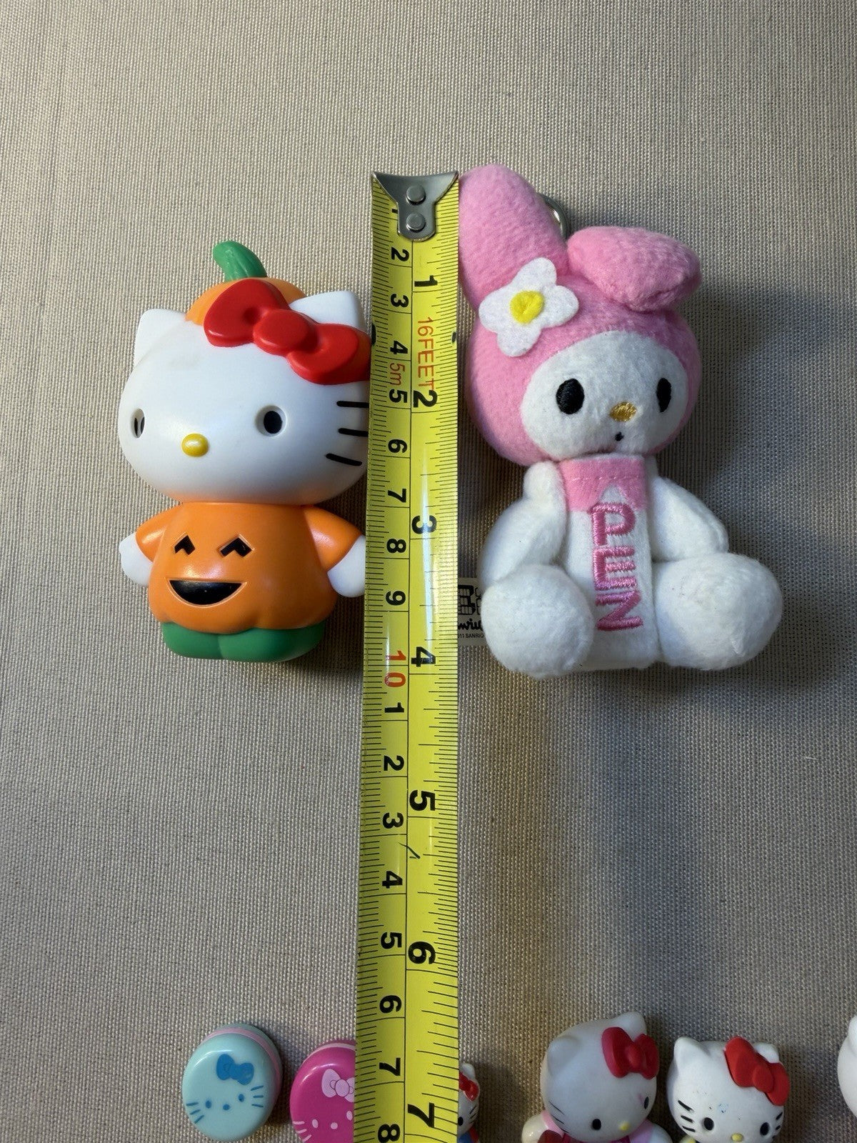 Sanrio Hello Kitty My Melody Mini Figures Pins Toys Macaron Cases Mixed Lot