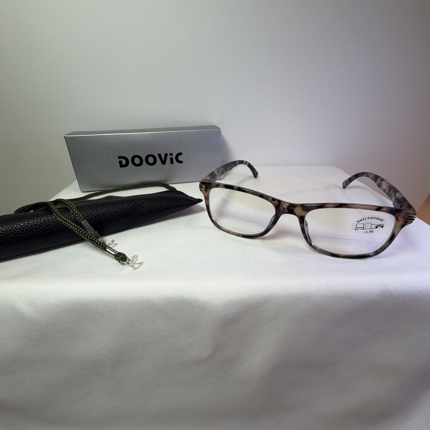 DooVic Design Reader Glasses +1.50 Anti Fatigue Reading Glasses New With Case