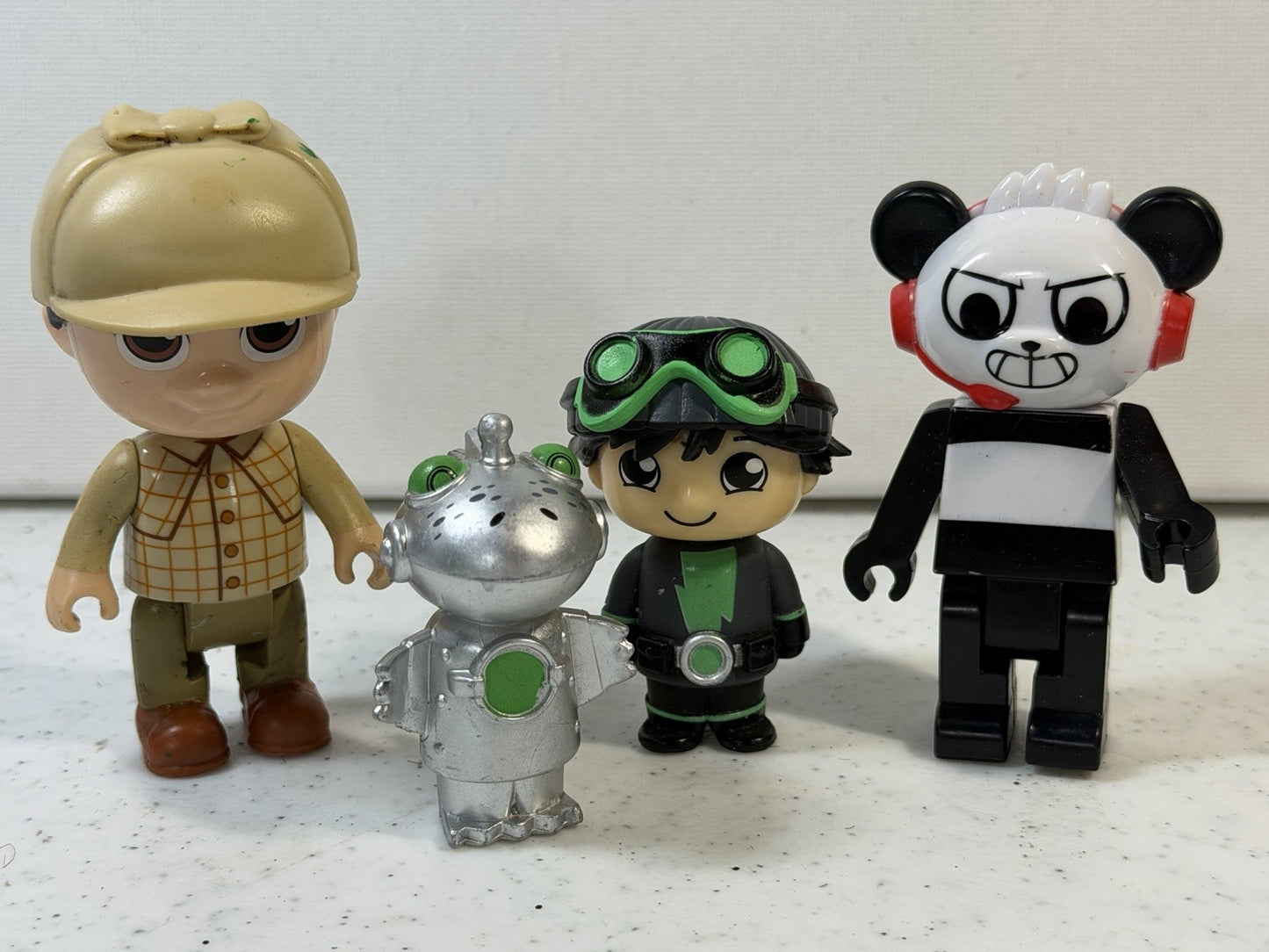 Ryans World Mini Figure Lot 7pc Combo Panda Gus The Gummy Gator Detective Ryan
