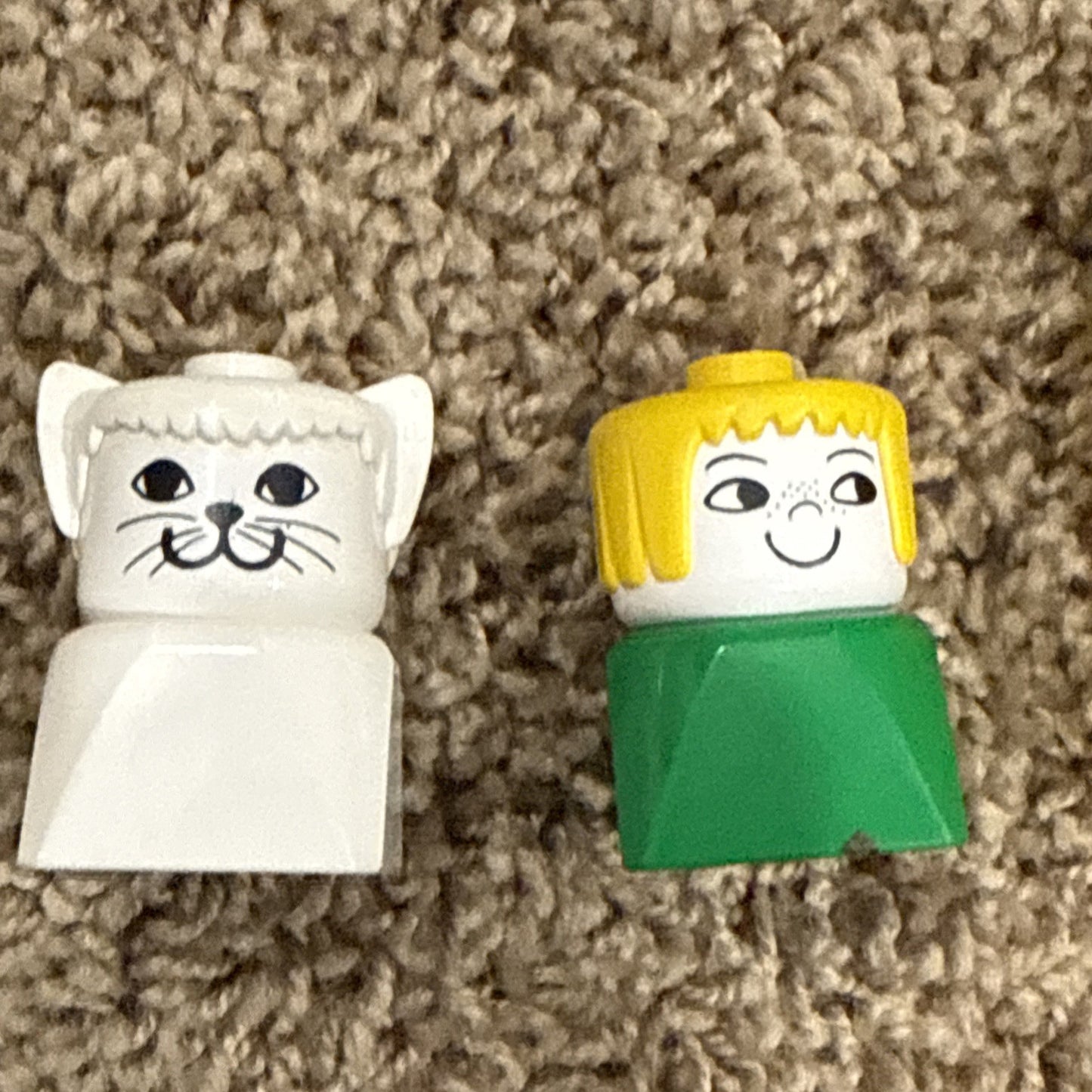 Vintage LEGO 523 Train Station Set Town Building Vehicles Minifigures w/ Extras