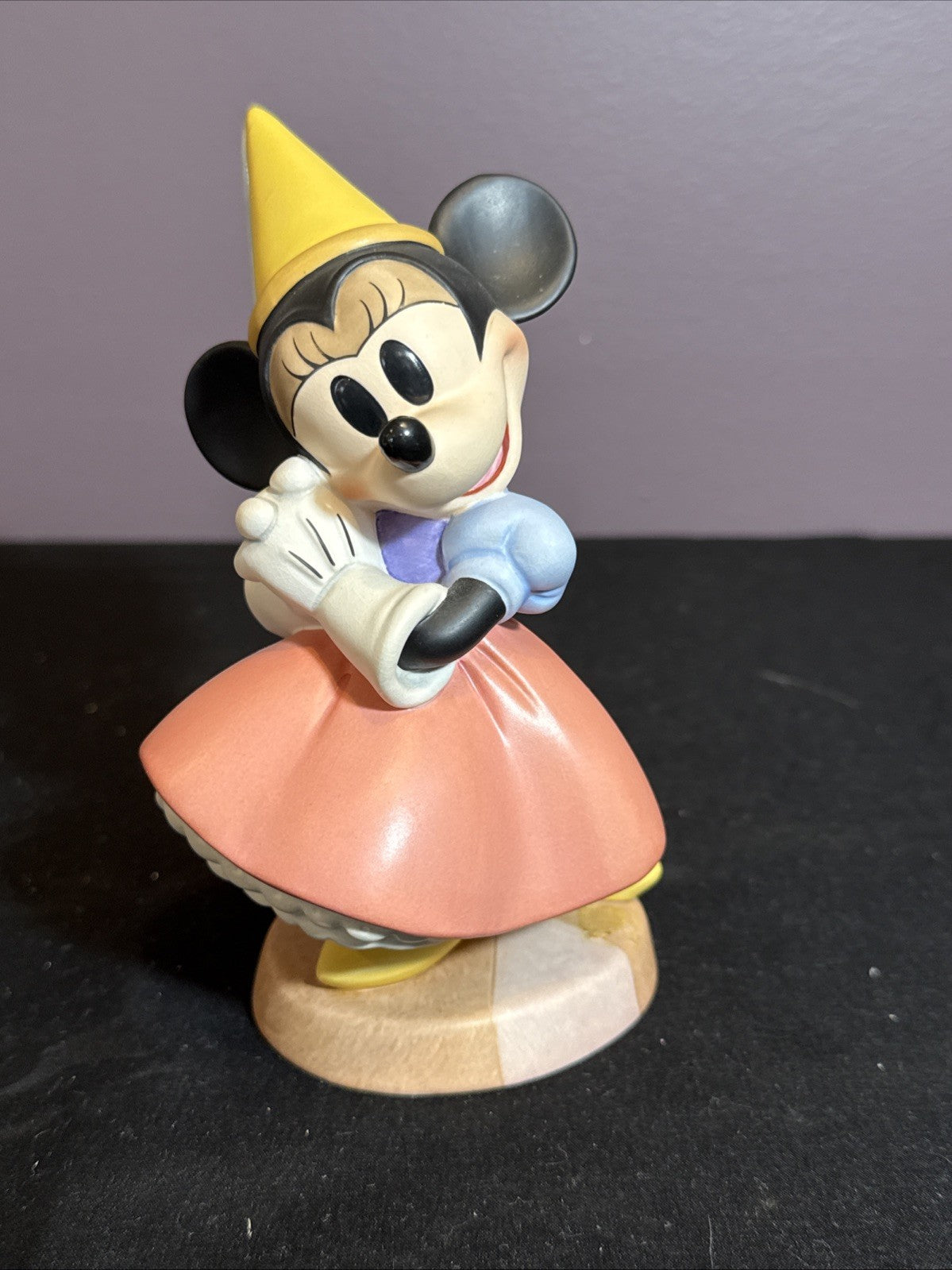 Disney Princess Minnie Brave Little Tailor Figurine 1996 Beautiful