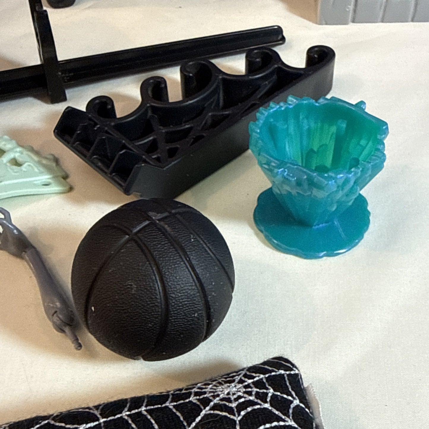 Monster High Draculaura Powder Room Accessories Clawdeen Mini Bottle Doll Lot