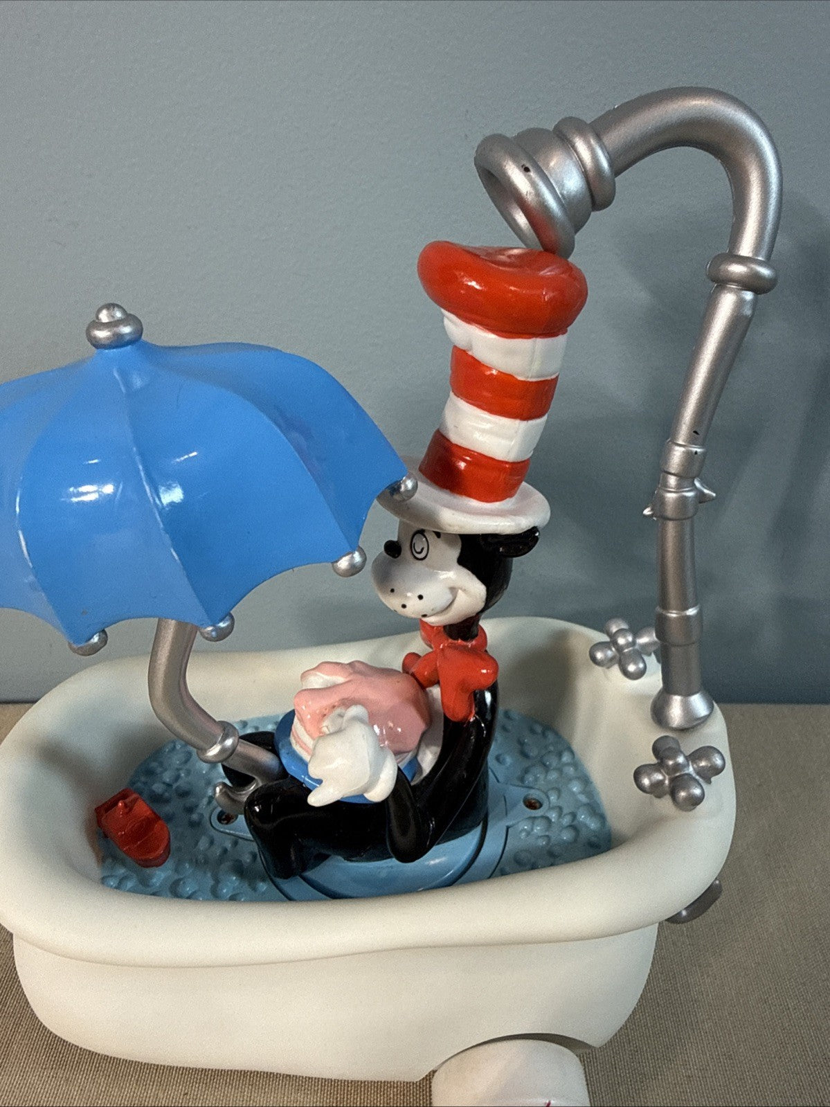 Vintage 2002 ERTL Dr Seuss Cat in the Hat Bathtub Pull Toy Motion Mobile