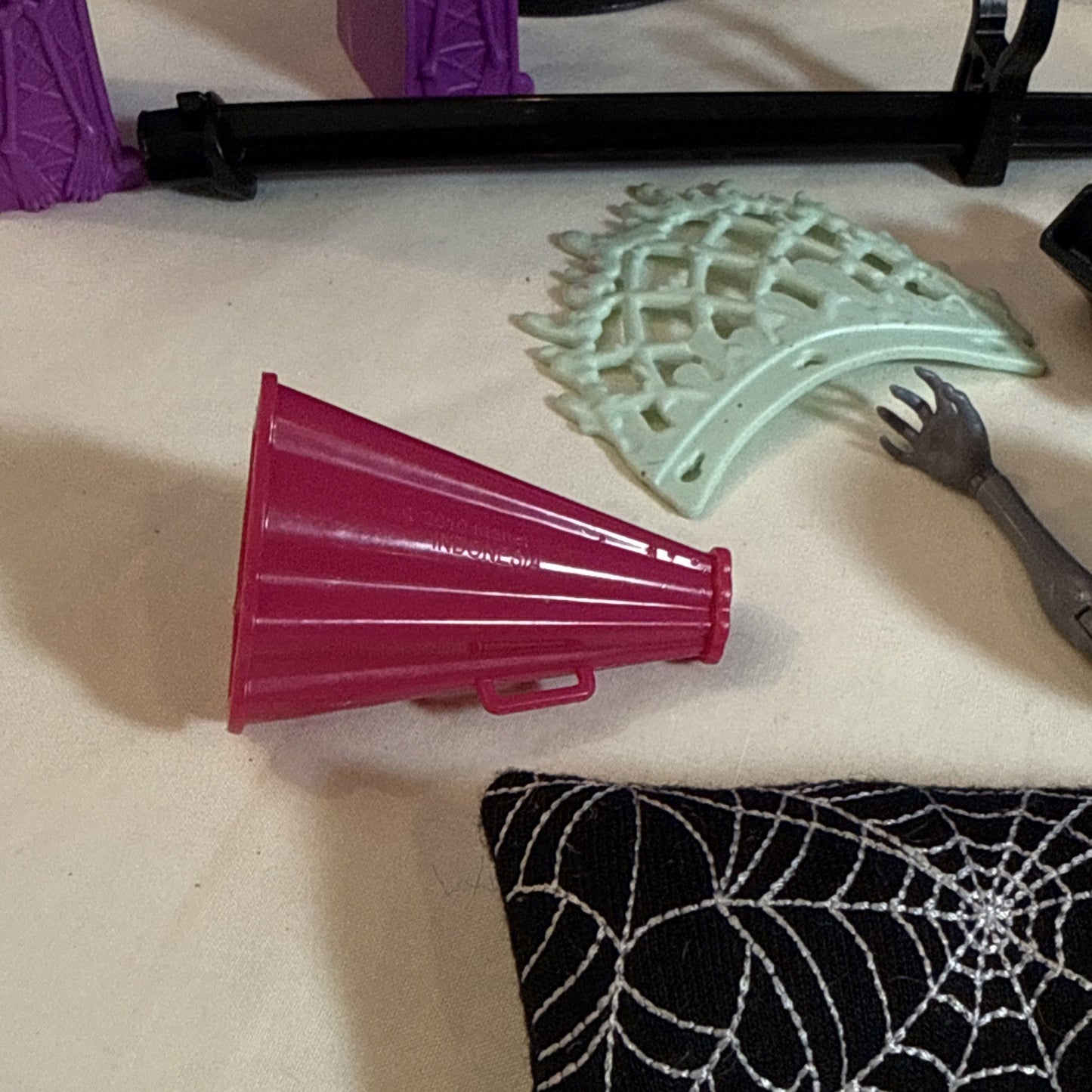 Monster High Draculaura Powder Room Accessories Clawdeen Mini Bottle Doll Lot