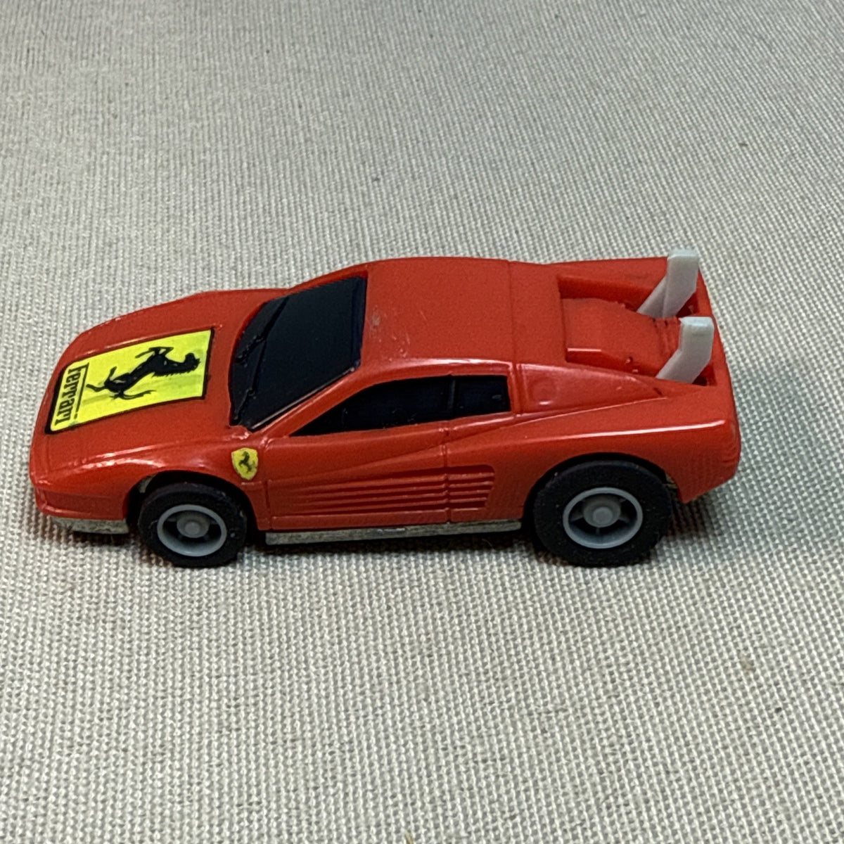 Hot Wheels Power Command Ferrari Testarossa Red 1986 Metal Base Pull Back Racer