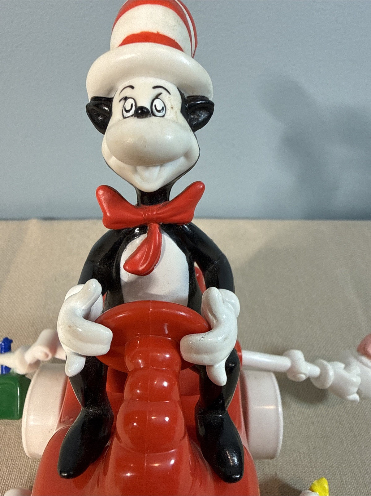 Vintage 2002 Ertl Dr Seuss Motion Mobiles Cat In The Hat Cleaning Car Toy