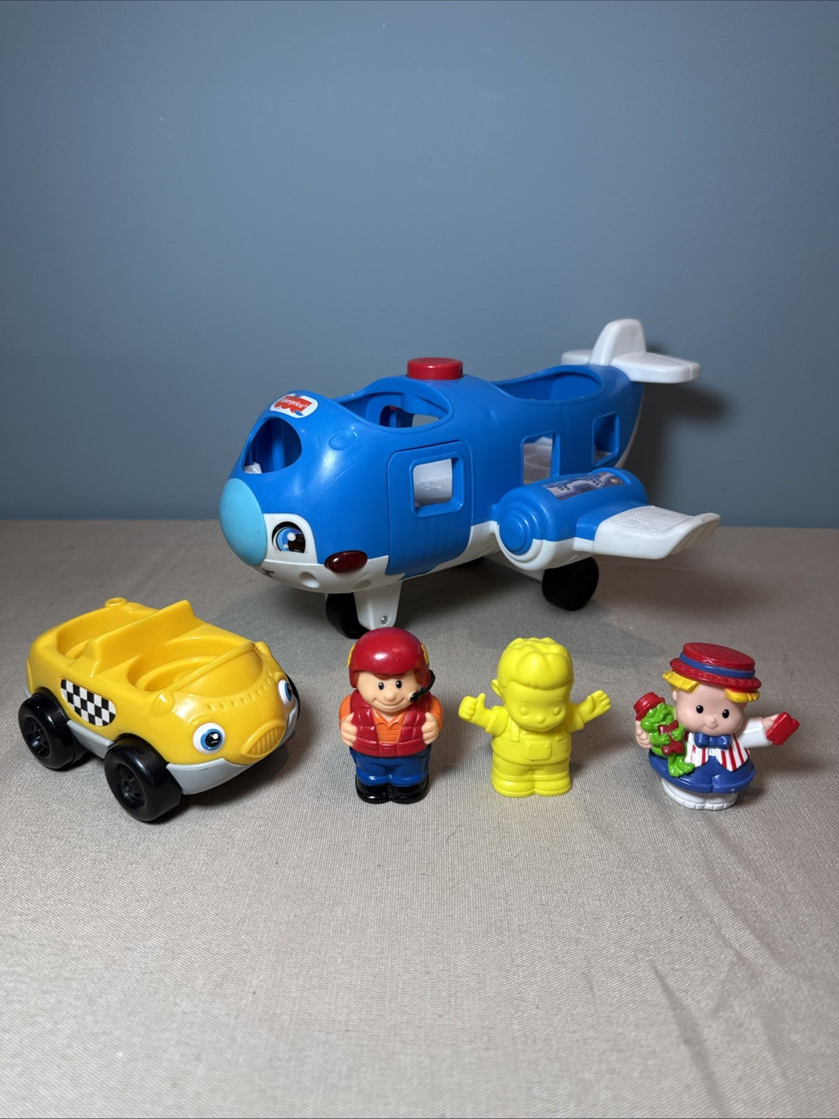 Fisher Price Little People Airplane with 3 Figures Taxi Vehicle Playset Vintage