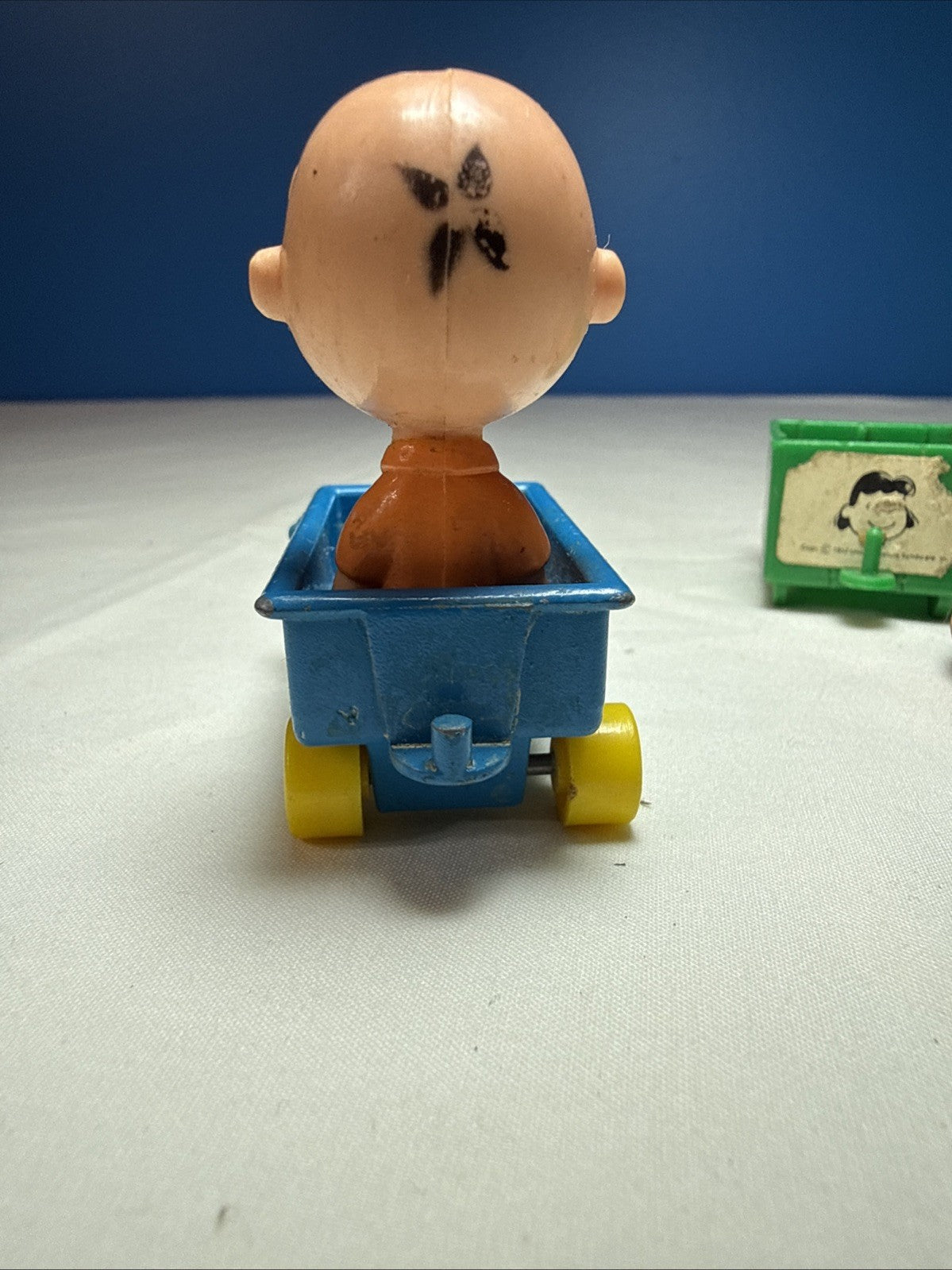 Vintage 1970s Peanuts Charlie Brown Lucy Connecting Carts Plastic Toy Lot of 4