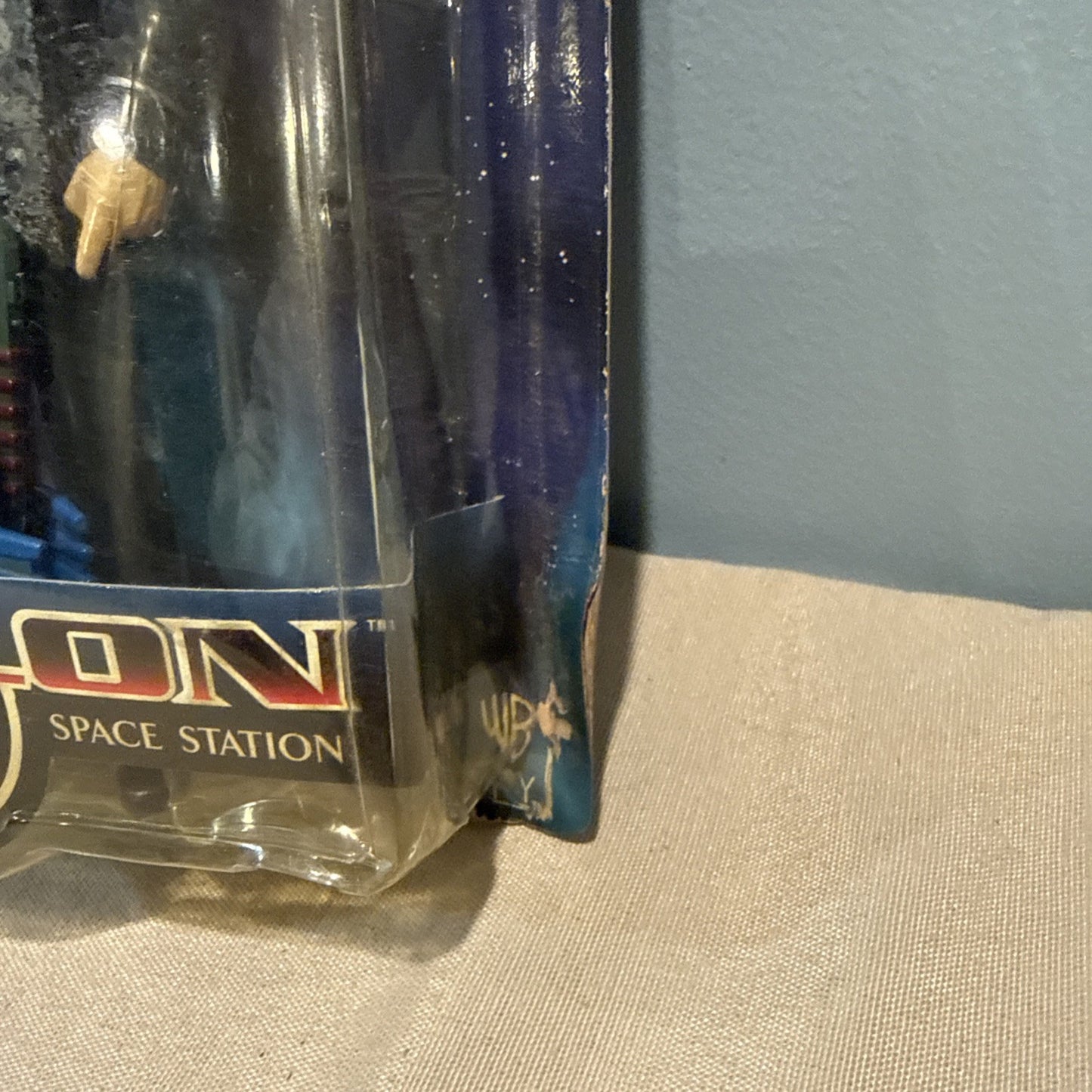 Vintage 1997 Babylon 5 Captain John Sheridan Figure Warner Bros Space Station
