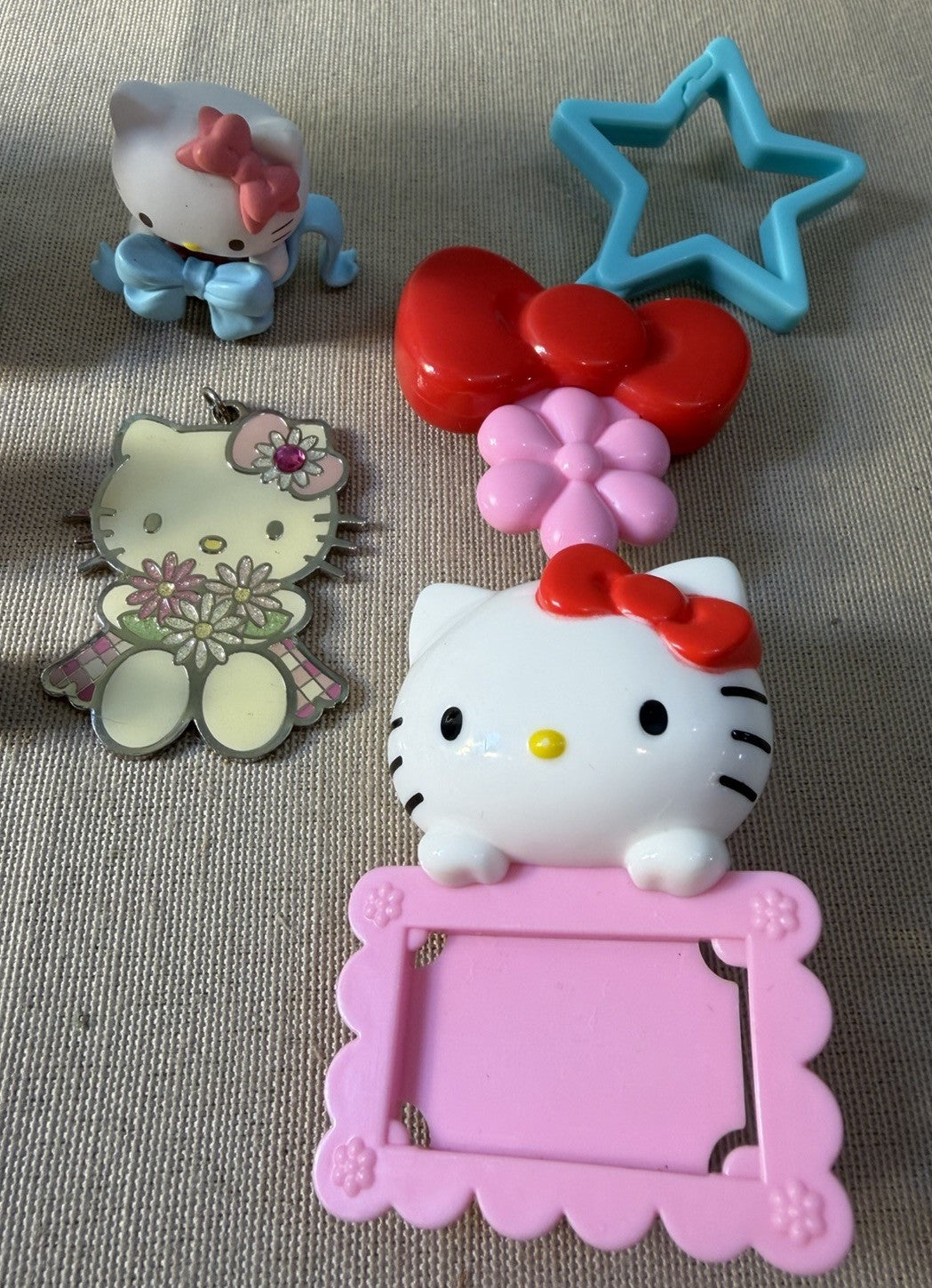 Sanrio Hello Kitty My Melody Mini Figures Pins Toys Macaron Cases Mixed Lot