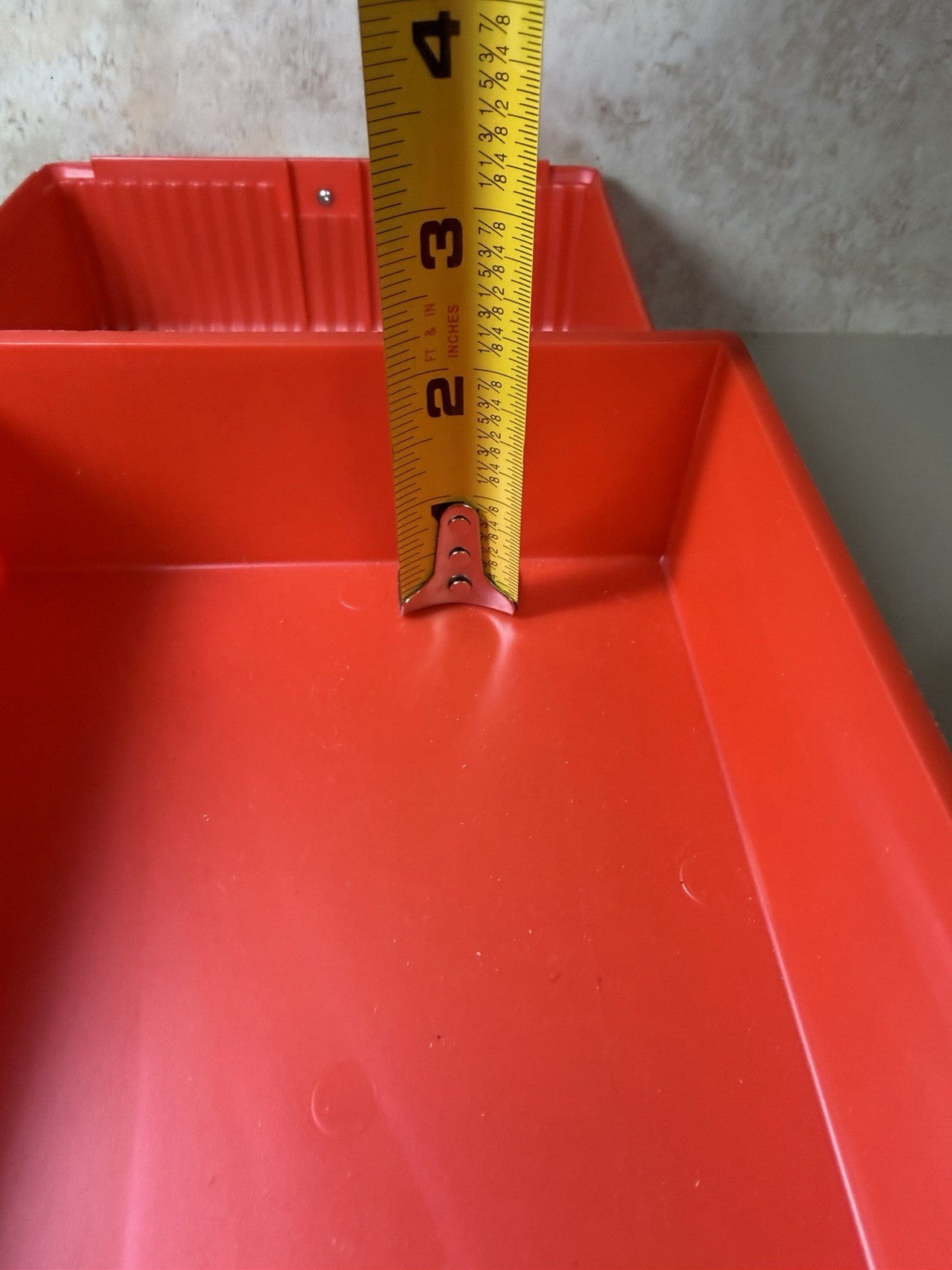 Vintage Sassaby Red Plastic Makeup Train Case Vanity Cosmetic Box Model 101-10