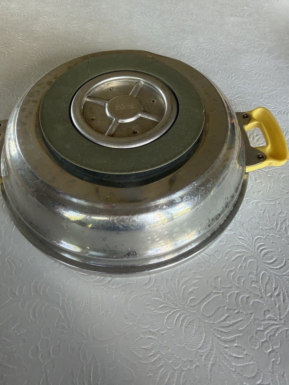 Vintage Baby Food Warmer Divided Dish Boy Girl Yellow Screw Plug Nursery Feeding