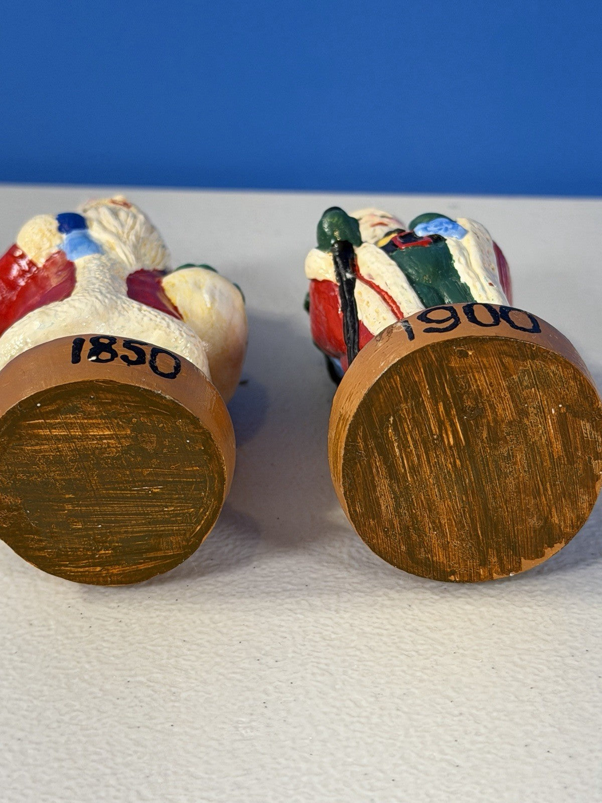 Vintage Hand Painted Resin Santa Claus Figurines Lot of 2 Antique Style Pair