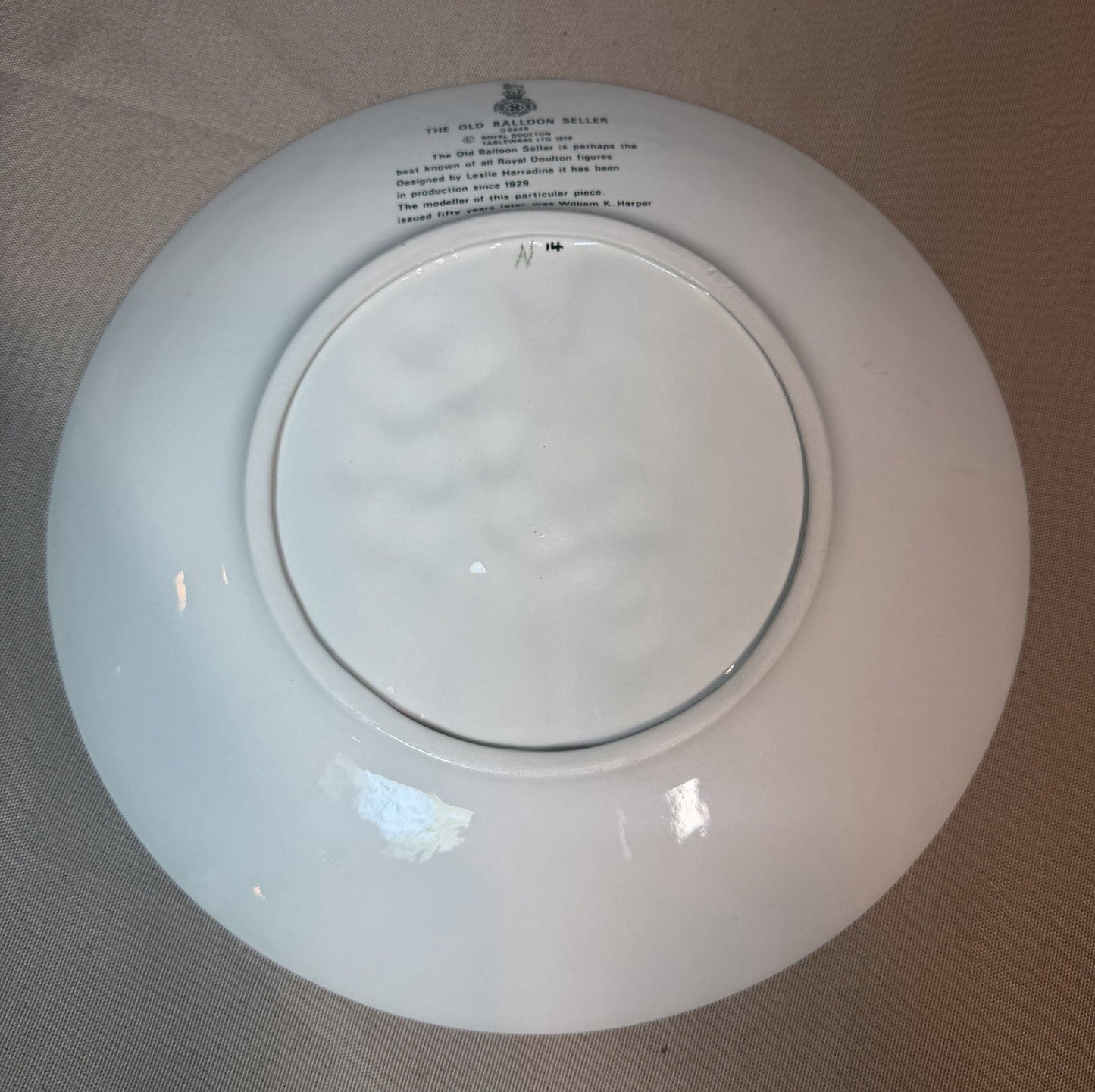 Royal Doulton The Old Balloon Seller Plate D6649 Mint 1979 England