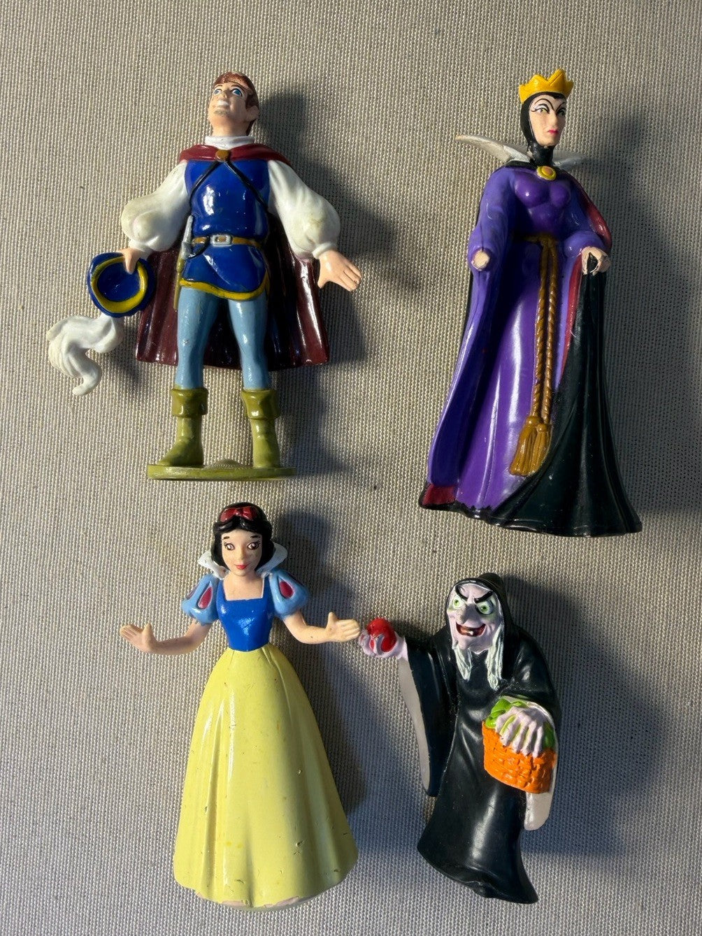 Vintage Disney Snow White Seven Dwarfs Figures PEZ Dispenser Comic Book Toy Lot