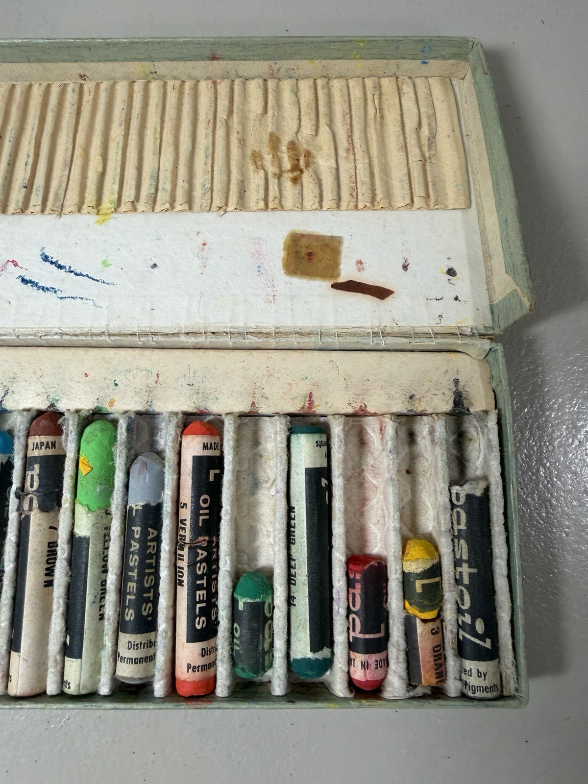 Vintage Pastol Artists Oil Pastels 24 Academy Size Sticks Permanent Pigments Box