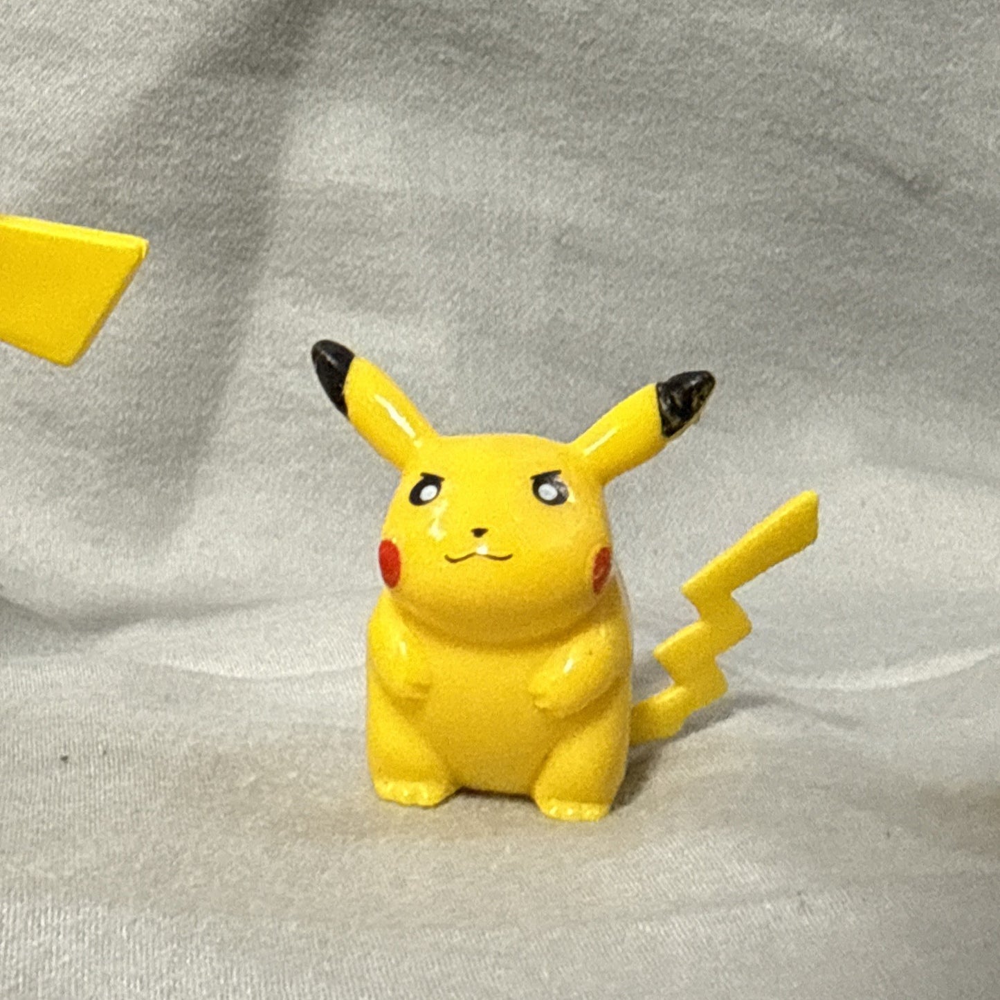 Nintendo Tomy Pokemon Pikachu Figure Lot 4 Mini Figures Collectible