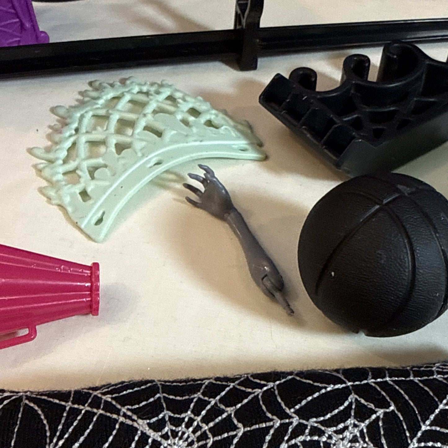 Monster High Draculaura Powder Room Accessories Clawdeen Mini Bottle Doll Lot