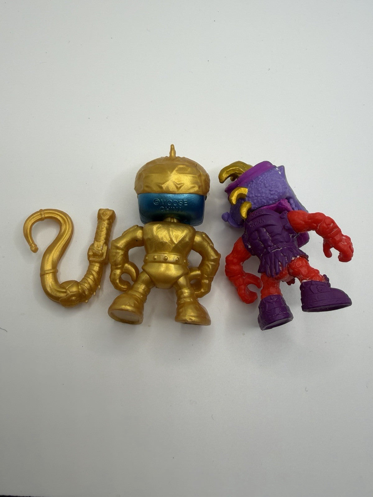 Treasure X Action Figures Gold Skull Dinosaur Monster Mini Figures Weapons Toy