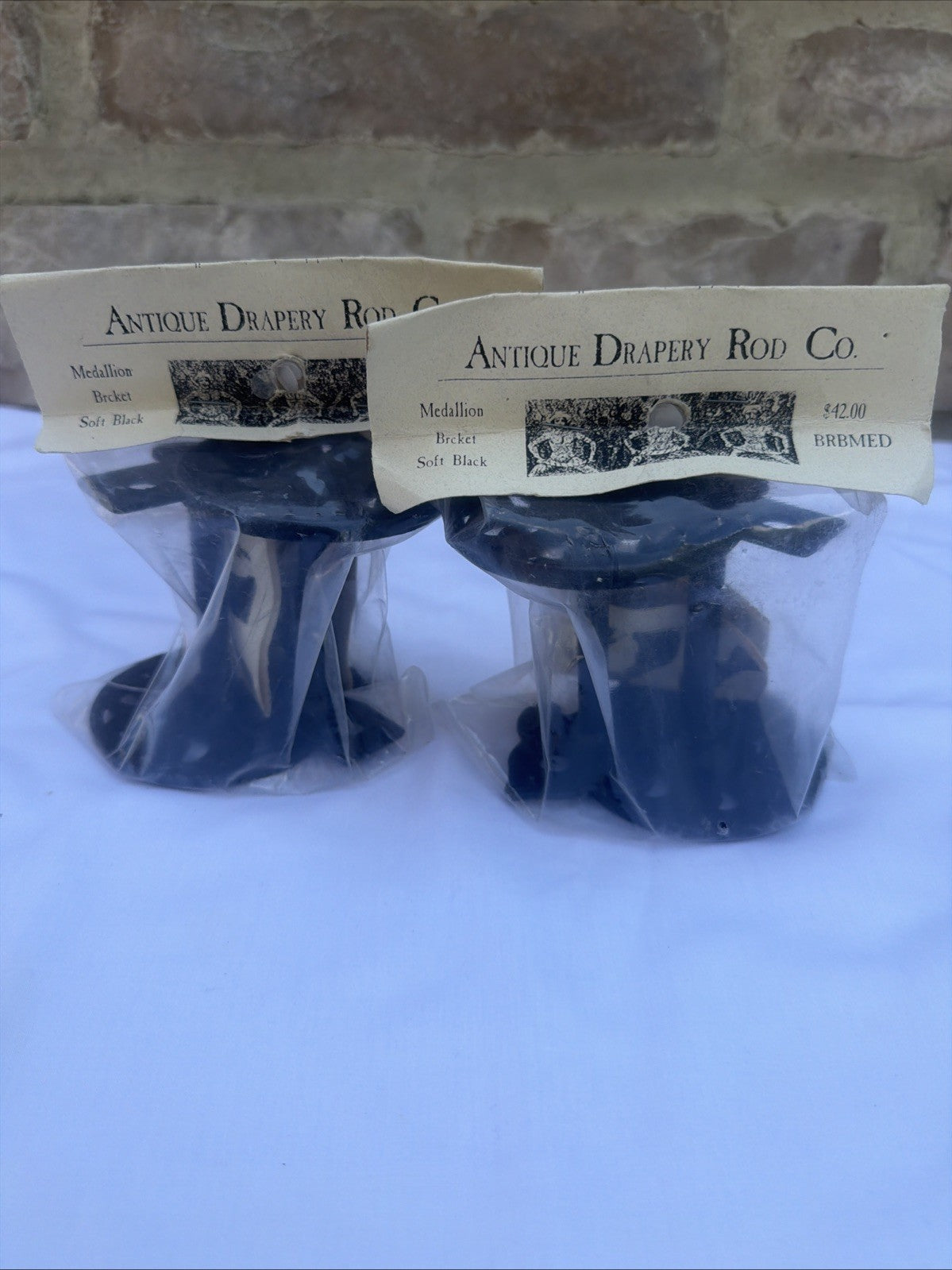 Pair New Antique Drapery Rod Co Medallion Bracket Pair Soft Black BRBMED NIP