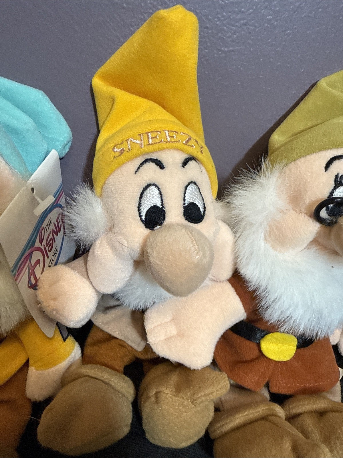 Disney store lot of 6 bean bag dwarfs doc sleepy sneezy grumpy happy bashful
