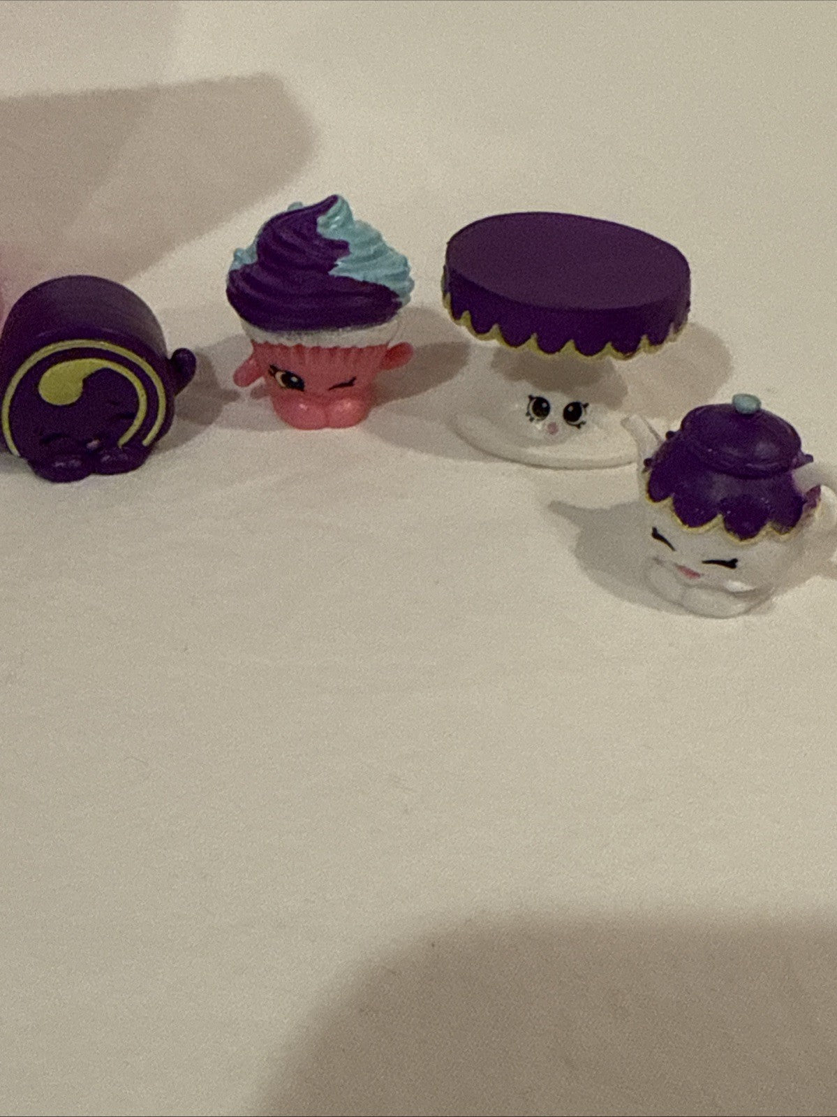 Shopkins Sweet Treats Cupcake Collection Case with All 8 Figures - Complete